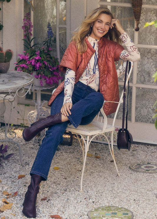 Hannahs Of Erin | Erin Ontario|FDJ | MIXED MEDIA JACKET| colour Bronze 
With a quilted front and smooth contrast panels, this short-sleeve mixed-media jacket adds depth and dimension to your wardrobe. A fresh take on functional fashion
Sleeve Length: Short Sleeves
Neck Line: Mock Neck
100% Nylon  95% Cotton/Spandex Blend
FDJ | Mixed Media Jacket