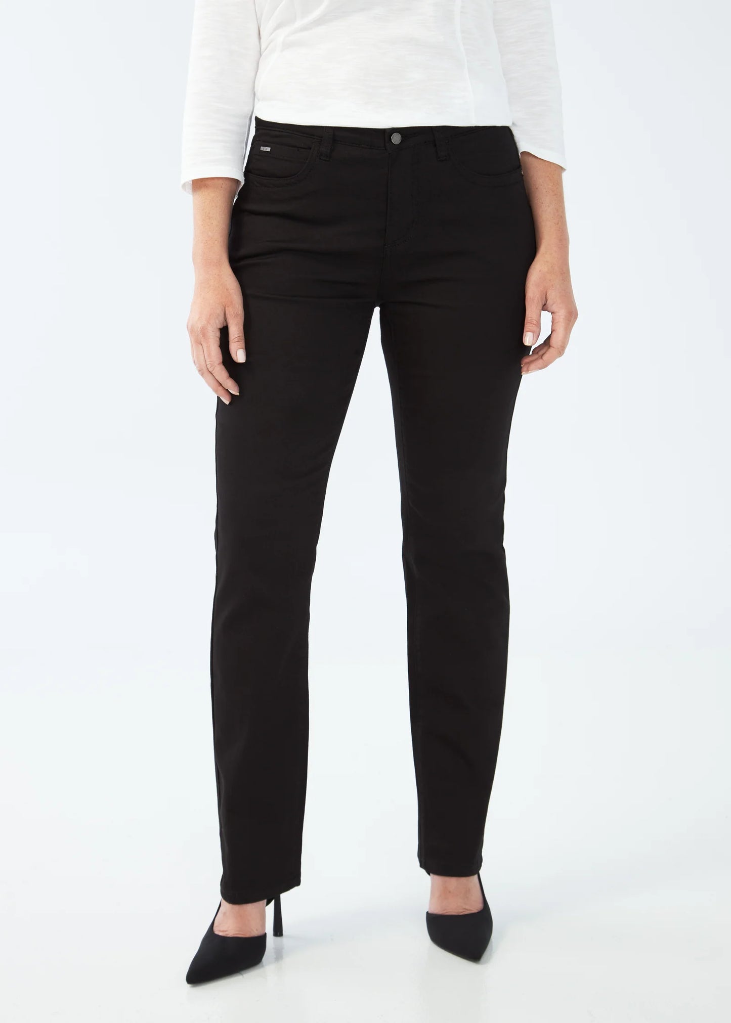 Hannahs Of Erin| Erin Ontario |FDJ| Olivia Straight Leg Jeans colour black. French Dressing Jeans Olivia Straight Leg women’s jeans in ultra-comfy Supreme Denim with fly front, five-pocket styling, back pocket stitching, mid-rise 9.5" rise, 32" inseam, and straight leg silhouette.