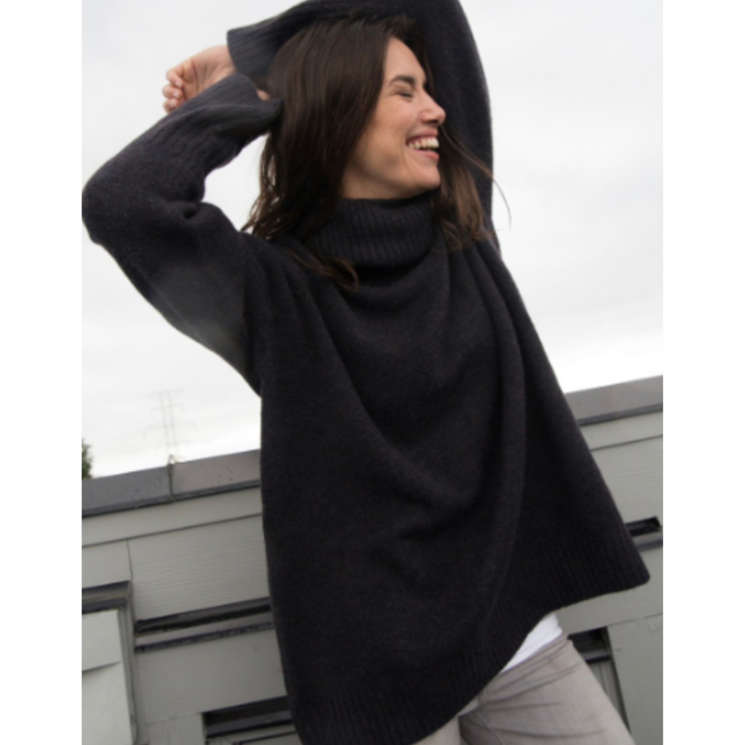 Hannah's Of Erin - Erin Ontario - Boutique - Echo Verde - Dog walker Sweater - Colour Raisin. Cozy O/s Pullover, Cowl Neck, ribbed cowl, cuffs, hemline. Hi - Low Hemline. Our famous Dog Walker Sweater is back! A fall must-have in beautiful soft recycled yarns. Our number one best seller! Get yours before they sell out! Blend of Acrylic/Recycled Polyester/Spandex