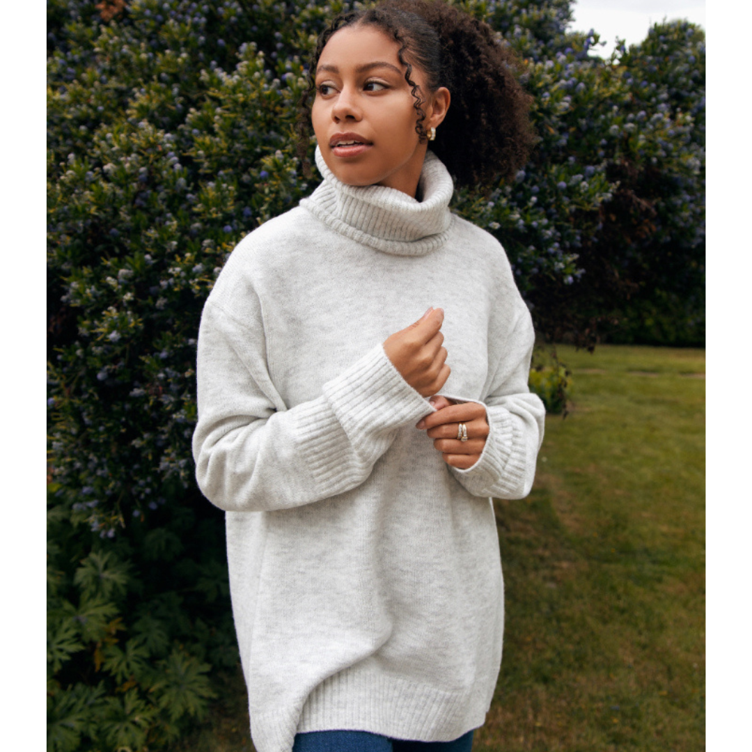 Hannah's Of Erin - Erin Ontario - Boutique - Echo Verde - Dog walker Sweater - Colour Snowflake. Cozy O/s Pullover, Cowl Neck, ribbed cowl, cuffs, hemline. Hi - Low Hemline. Our famous Dog Walker Sweater is back! A fall must-have in beautiful soft recycled yarns. Our number one best seller! Get yours before they sell out! Blend of Acrylic/Recycled Polyester/Spandex