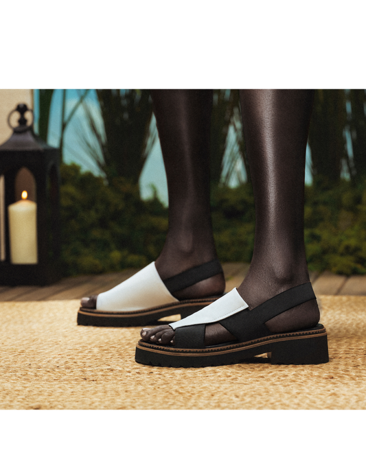 Hannahs Of Erin-Erin Ontario-Clothing Boutique-Bueno-AMY SHOE-White/Black
Upper: Leather
Lining: Leather
Footbed: Leather
Sole: Eva with Rubber
Heel height: 1.5"
Platform in front: 0.75"
Cushioned insole
Elastic details
Elastic backstrap