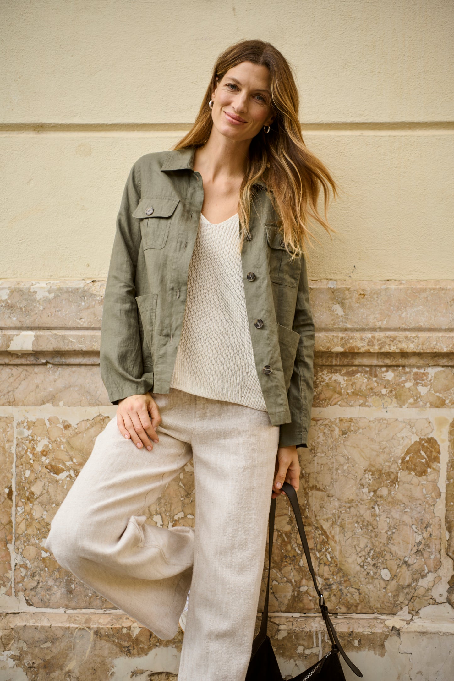 Hannahs Of Erin-Erin Ontario-Part Two-|ELNORA|Linen Jacket|3030-9560. A 100% linen jacket featuring a front button closure with tortoiseshell buttons, two chest flap pockets, two lower patch pockets, a structured collar, and a relaxed straight cut with full-length sleeves. Lightweight and breathable with a soft, textured weave designed for effortless layering