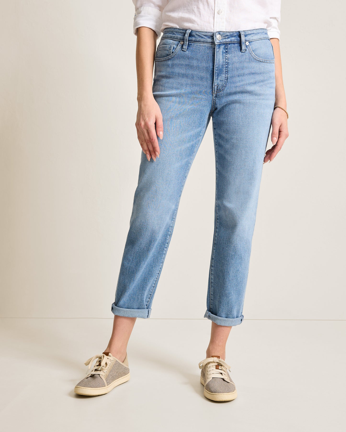 Hannahs Of Erin-Erin Ontario-clothing Boutique-Tommy Bahama-Mid-rise slim boyfriend jeans-SW121141. comfortable stretch, relaxed fit, rolled cuffs, fly front, classic five-pocket styling, light wash denim, versatile summer denim, soft sustainable fabric, easy-care, effortless casual to polished looks.