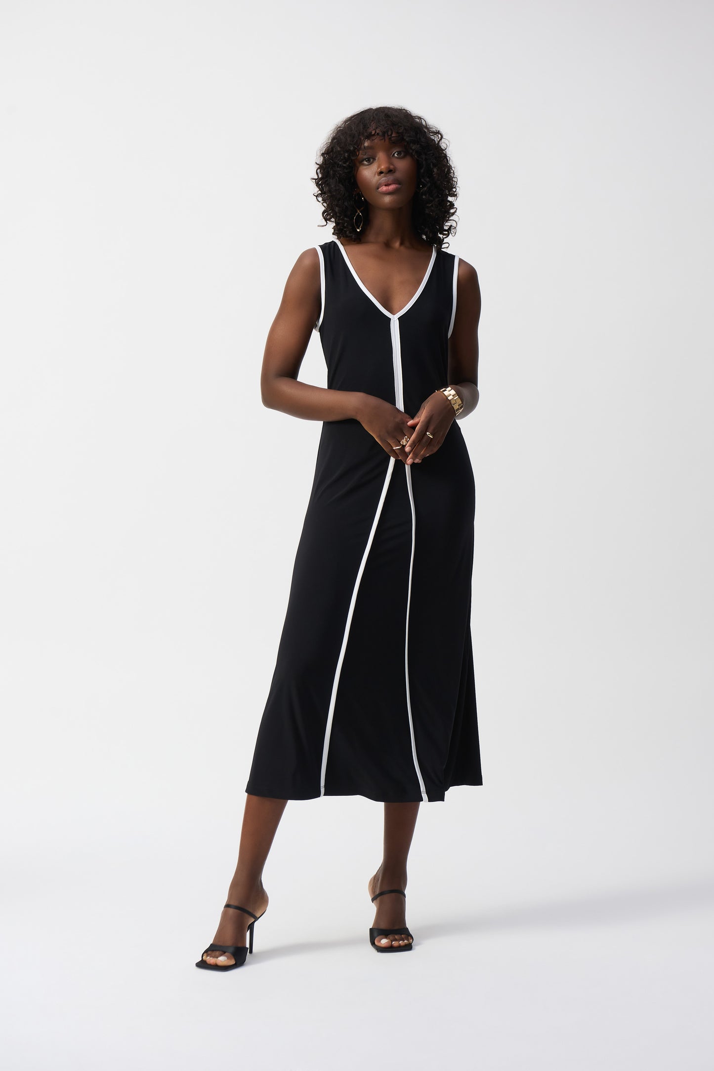 Hannahs Of Erin- Erin Ontario-Joseph Ribkoff Dress 251156 – Chic, Comfortable & Effortlessly Elegant
Sleek Black Ankle-Length Dress – Showstopping, designed to turn heads.
Silky Knit Fabric – Flows with elegance, soft to the touch.
Sleeveless A-Line Design – Flattering and figure-enhancing silhouette.
White Piping Details – Contrasting V-neckline, armholes, and front inserts for a touch of glamour.
Comfortable Stretch – 96% polyester, 4% spandex.
Sleeveless, bra friendly