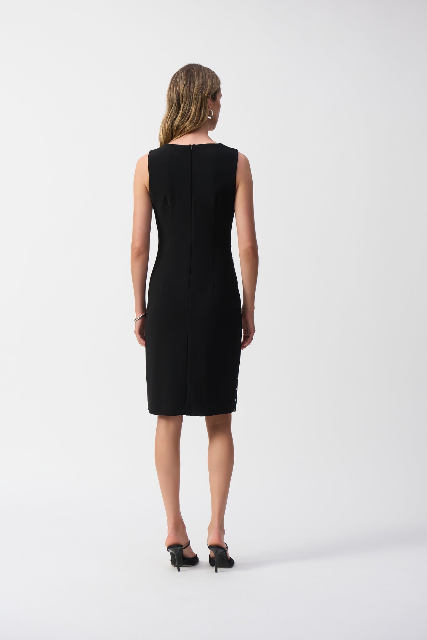 Hannahs Of Erin- Erin Ontario-Joseph Ribkoff Polka Dot Dress (Style 251094)
Timeless black-and-white polka dot design
Tailored fit enhances and flatters the silhouette
Contrast piping adds a modern, polished touch
Made from 96% polyester, 4% spandex for comfort and easy care
Lightweight, wrinkle-resistant fabric with a beautiful drape
Proudly made in Canada with high-quality craftsmanship
– dress up with heels or keep it casual with sneakers
Perfect for work, brunch, or evening outings
Hidden Back Zipper