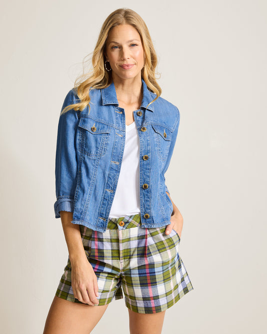 Hannahs Of Erin- Erin Ontario-Tommy Bahama-CHAMBRAY O LEI JACKET-SW520811
medium indigo wash
Lightweight linen-blend denim jacket, 91% TENCEL™ Lyocell, 9% linen, raw hem, chest pockets, button front, shirt style collar, versatile warm-weather layer, soft and breathable, casual and polished styling.