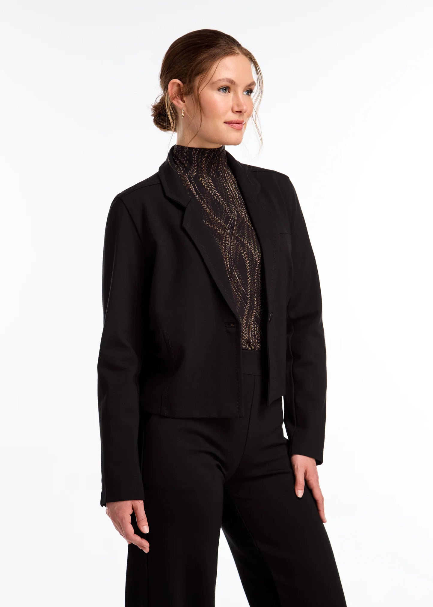 Hannahs Of Erin| Erin Ontario|FDJ | Black Cropped Blazer| colour black Elegant cropped jacket in Ponte de Roma with notched lapel, button front and long sleeves, tailored for refined countryside style and seamless city sophistication, ideal for equestrian events and polished day-to-evening wear.