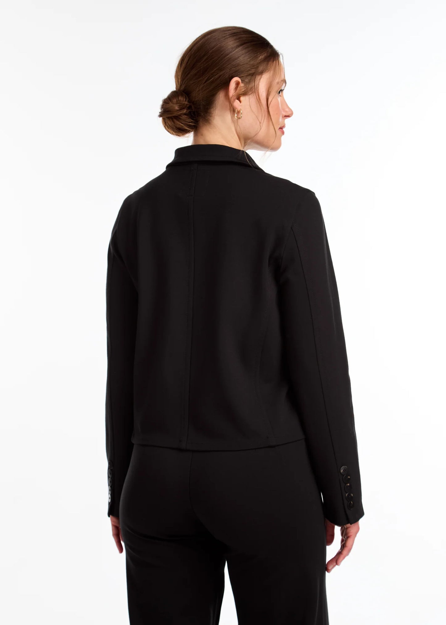 Hannahs Of Erin| Erin Ontario|FDJ | Black Cropped Blazer| colour black Elegant cropped jacket in Ponte de Roma with notched lapel, button front and long sleeves, tailored for refined countryside style and seamless city sophistication, ideal for equestrian events and polished day-to-evening wear.