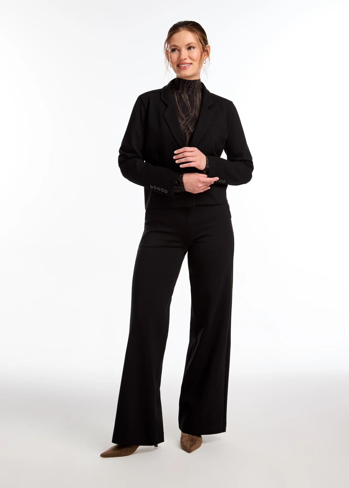 Hannahs Of Erin| Erin Ontario|FDJ | Black Cropped Blazer| colour black Elegant cropped jacket in Ponte de Roma with notched lapel, button front and long sleeves, tailored for refined countryside style and seamless city sophistication, ideal for equestrian events and polished day-to-evening wear.