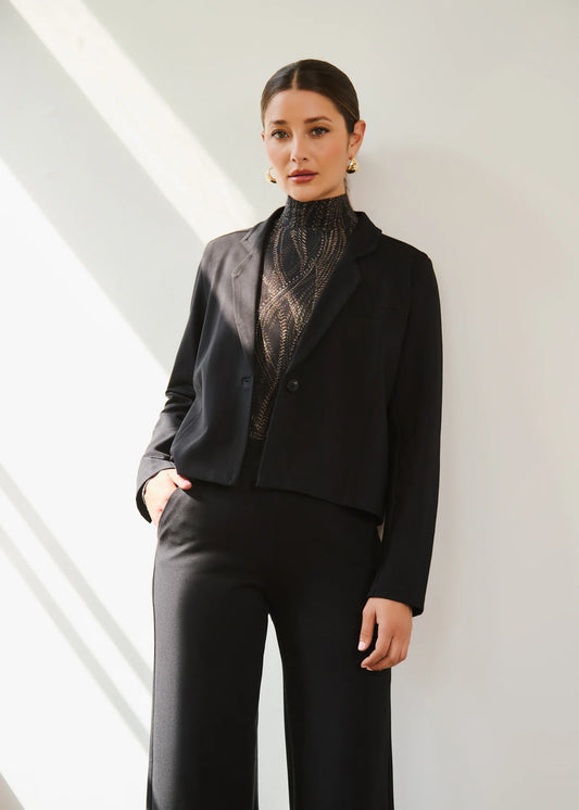 Hannahs Of Erin| Erin Ontario|FDJ | Black Cropped Blazer| colour black Elegant cropped jacket in Ponte de Roma with notched lapel, button front and long sleeves, tailored for refined countryside style and seamless city sophistication, ideal for equestrian events and polished day-to-evening wear.