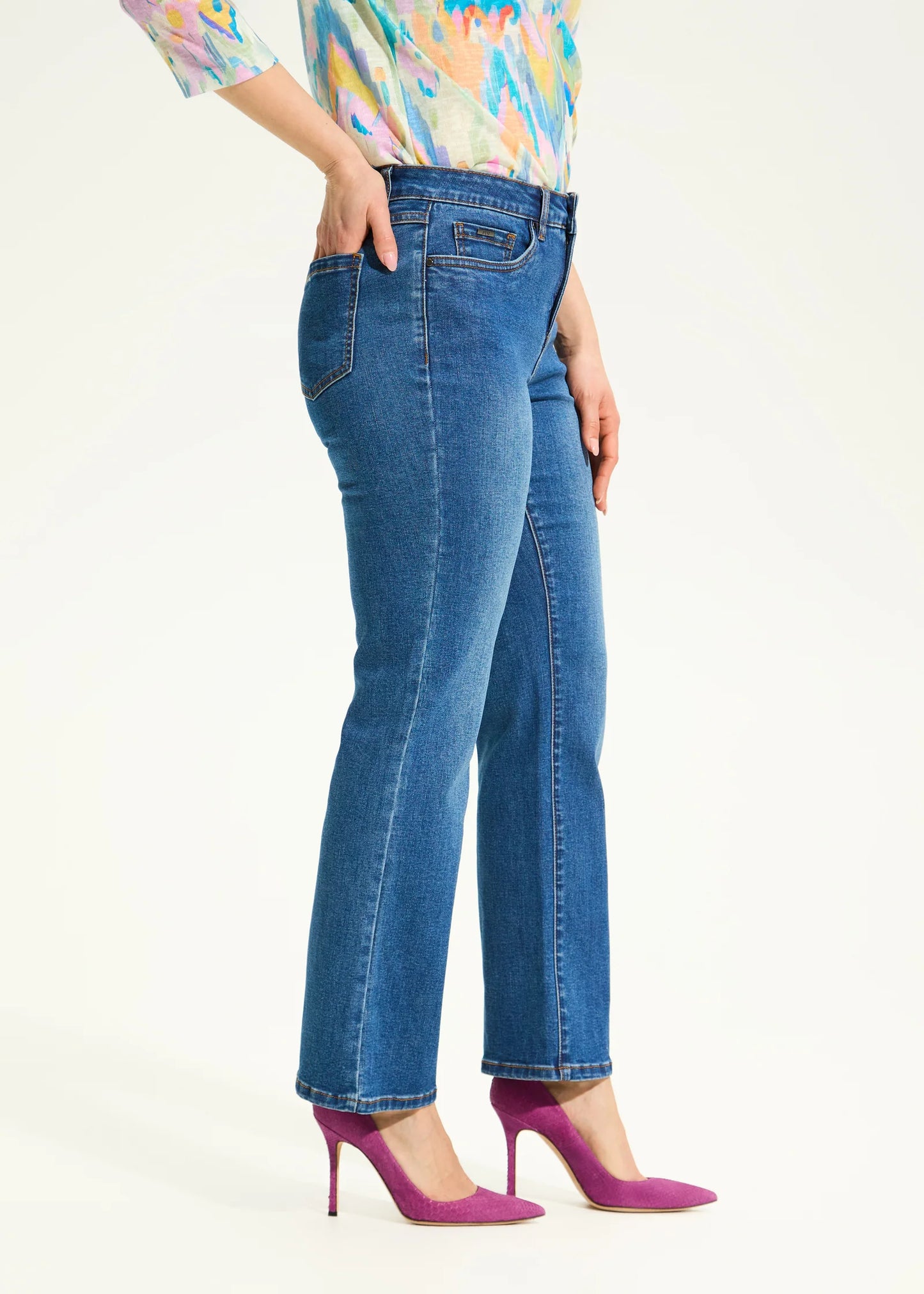 Hannahs Of Erin|Erin Ontario|FDJ | OLIVIA | BOOT ANKLE JEAN | 2325115
Classic meets contemporary in these boot ankle denim pants. With subtle fading on the thigh, a 5-pocket design, and zipper closure, they offer an effortlessly cool look.
Inseam: 28"
Rise: Mid-Rise
Fit: Olivia
Leg Shape: Bootcut
67% Cotton, 30% Polyester, 3% Viscose, 2% Elastane