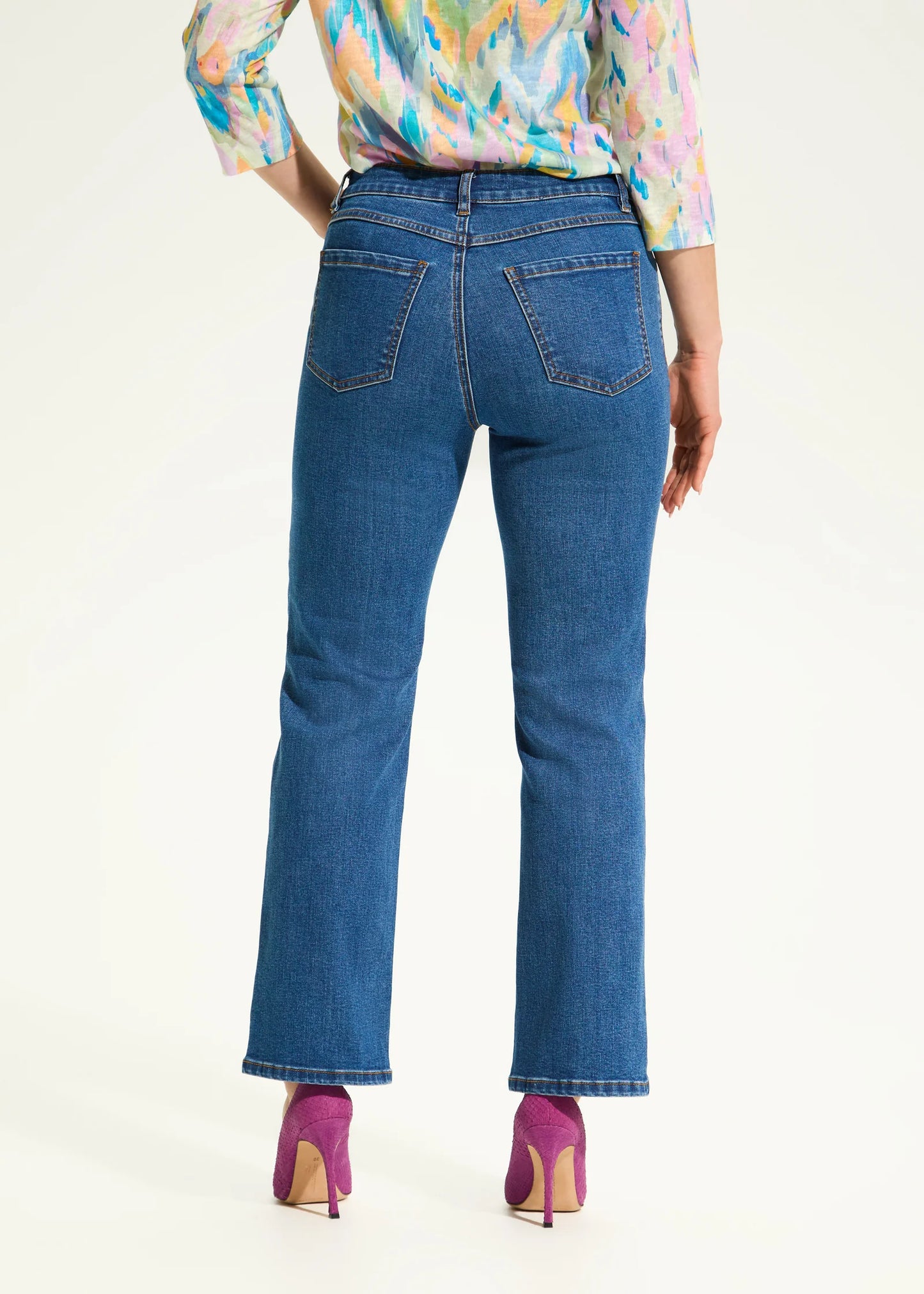 Hannahs Of Erin|Erin Ontario|FDJ | OLIVIA | BOOT ANKLE JEAN | 2325115
Classic meets contemporary in these boot ankle denim pants. With subtle fading on the thigh, a 5-pocket design, and zipper closure, they offer an effortlessly cool look.
Inseam: 28"
Rise: Mid-Rise
Fit: Olivia
Leg Shape: Bootcut
67% Cotton, 30% Polyester, 3% Viscose, 2% Elastane