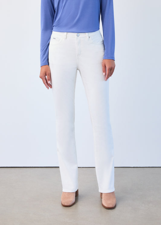 Hannahs Of Erin| Erin Ontario|FDJ | Olivia Bootleg Jean – Cream.
FDJ Olivia Bootleg Jean in cream, full-length bootcut silhouette with mid-rise fit, fly front fastening, and five-pocket styling. Crafted in stretch denim for comfort and shape retention. Styled with a crisp blouse and blazer for chic businesswear or knit sweater and boots for country-inspired casual.