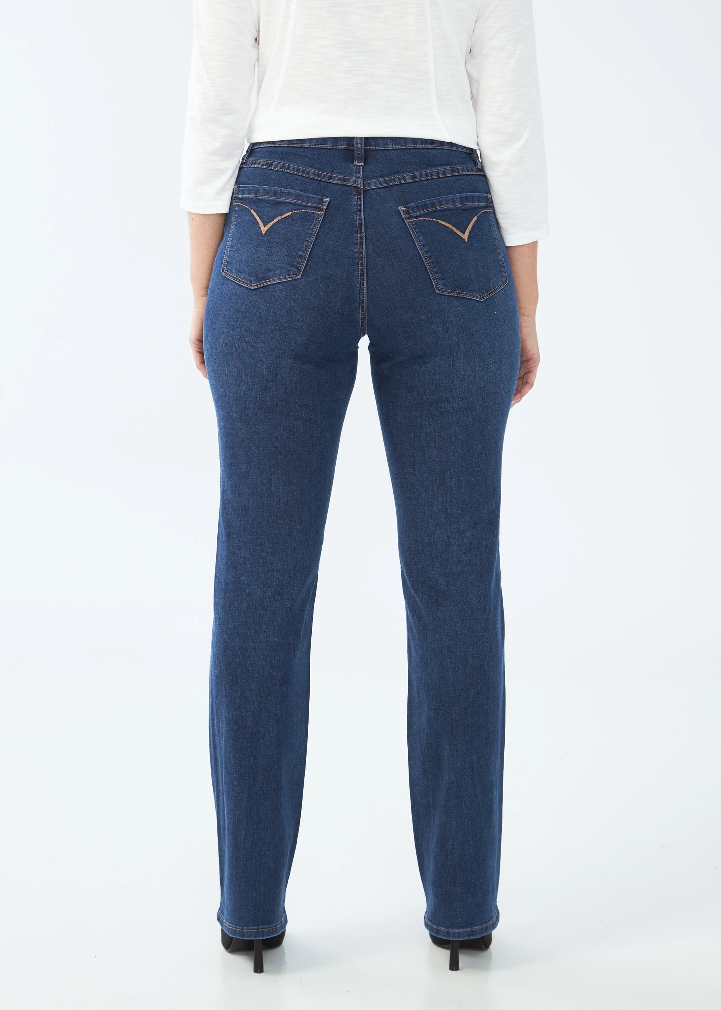 Hannahs Of Erin| Erin Ontario |FDJ| Olivia Straight Leg Jeans colour "delight" a med denim wash. French Dressing Jeans Olivia Straight Leg women’s jeans in ultra-comfy Supreme Denim with fly front, five-pocket styling, back pocket stitching, mid-rise 9.5" rise, 32" inseam, and straight leg silhouette.