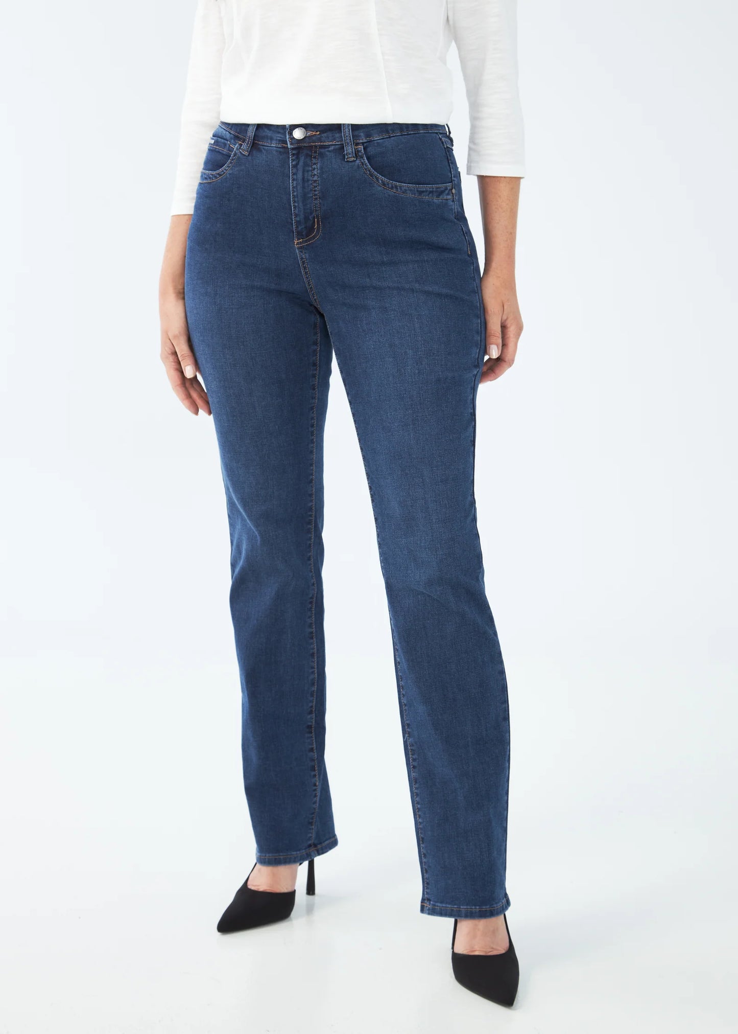 Hannahs Of Erin| Erin Ontario |FDJ| Olivia Straight Leg Jeans colour "delight" a med denim wash. French Dressing Jeans Olivia Straight Leg women’s jeans in ultra-comfy Supreme Denim with fly front, five-pocket styling, back pocket stitching, mid-rise 9.5" rise, 32" inseam, and straight leg silhouette.