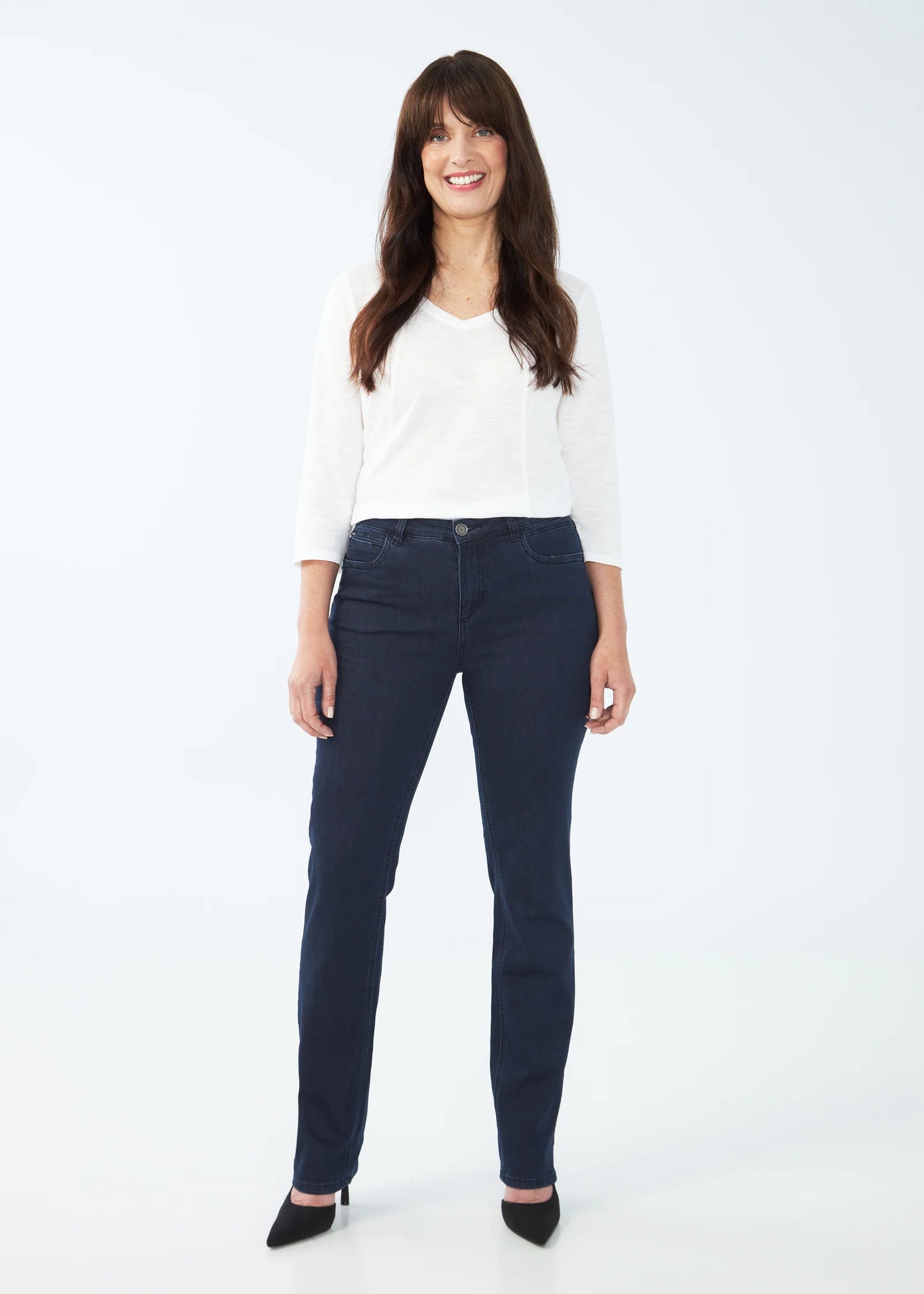 Hannahs Of Erin| Erin Ontario |FDJ| Olivia Straight Leg Jeans colour "Pleasant" Dark indigo wash. French Dressing Jeans Olivia Straight Leg women’s jeans in ultra-comfy Supreme Denim with fly front, five-pocket styling, back pocket stitching, mid-rise 9.5" rise, 32" inseam, and straight leg silhouette.