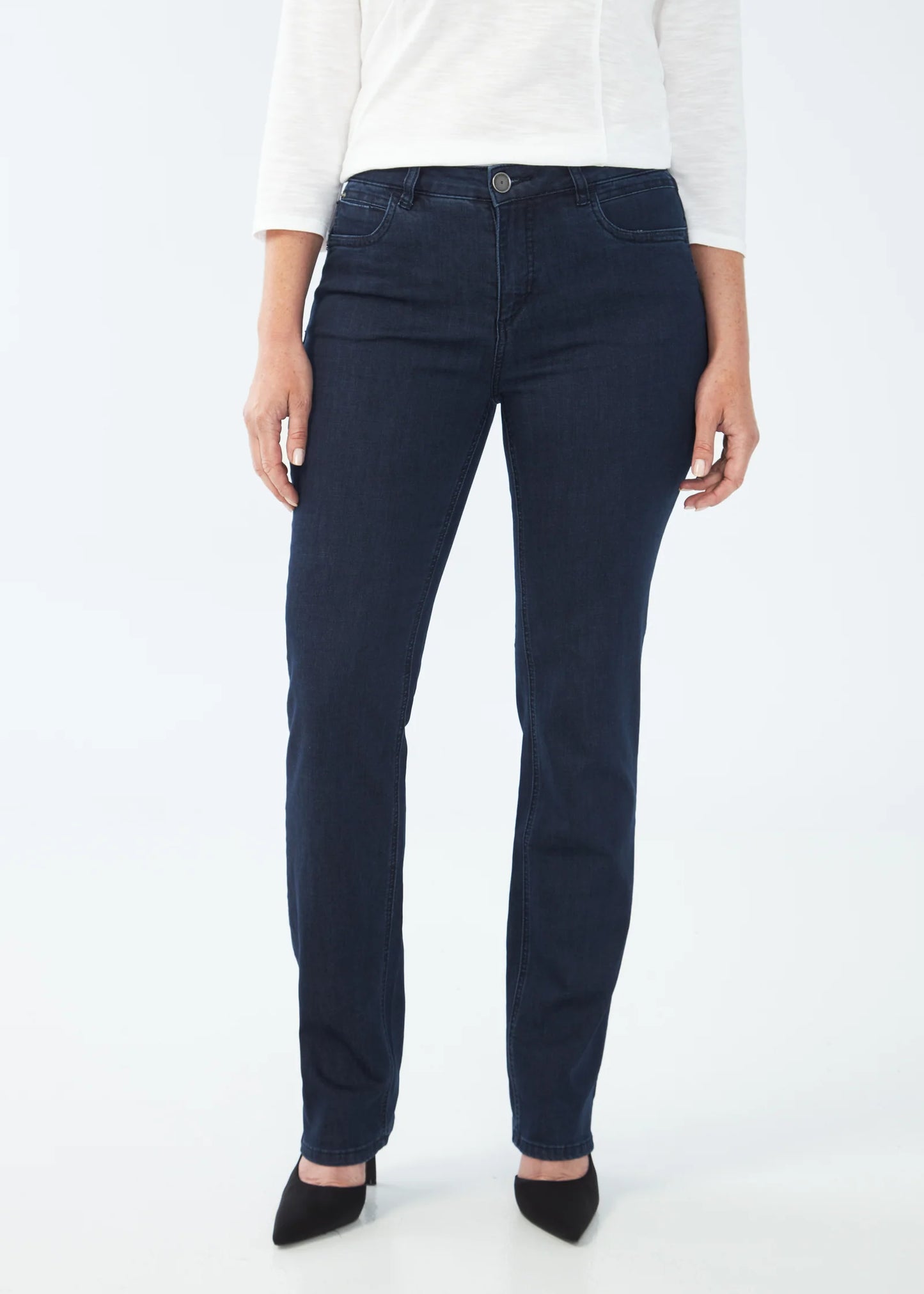 Hannahs Of Erin| Erin Ontario |FDJ| Olivia Straight Leg Jeans colour "Pleasant" Dark indigo wash. French Dressing Jeans Olivia Straight Leg women’s jeans in ultra-comfy Supreme Denim with fly front, five-pocket styling, back pocket stitching, mid-rise 9.5" rise, 32" inseam, and straight leg silhouette.