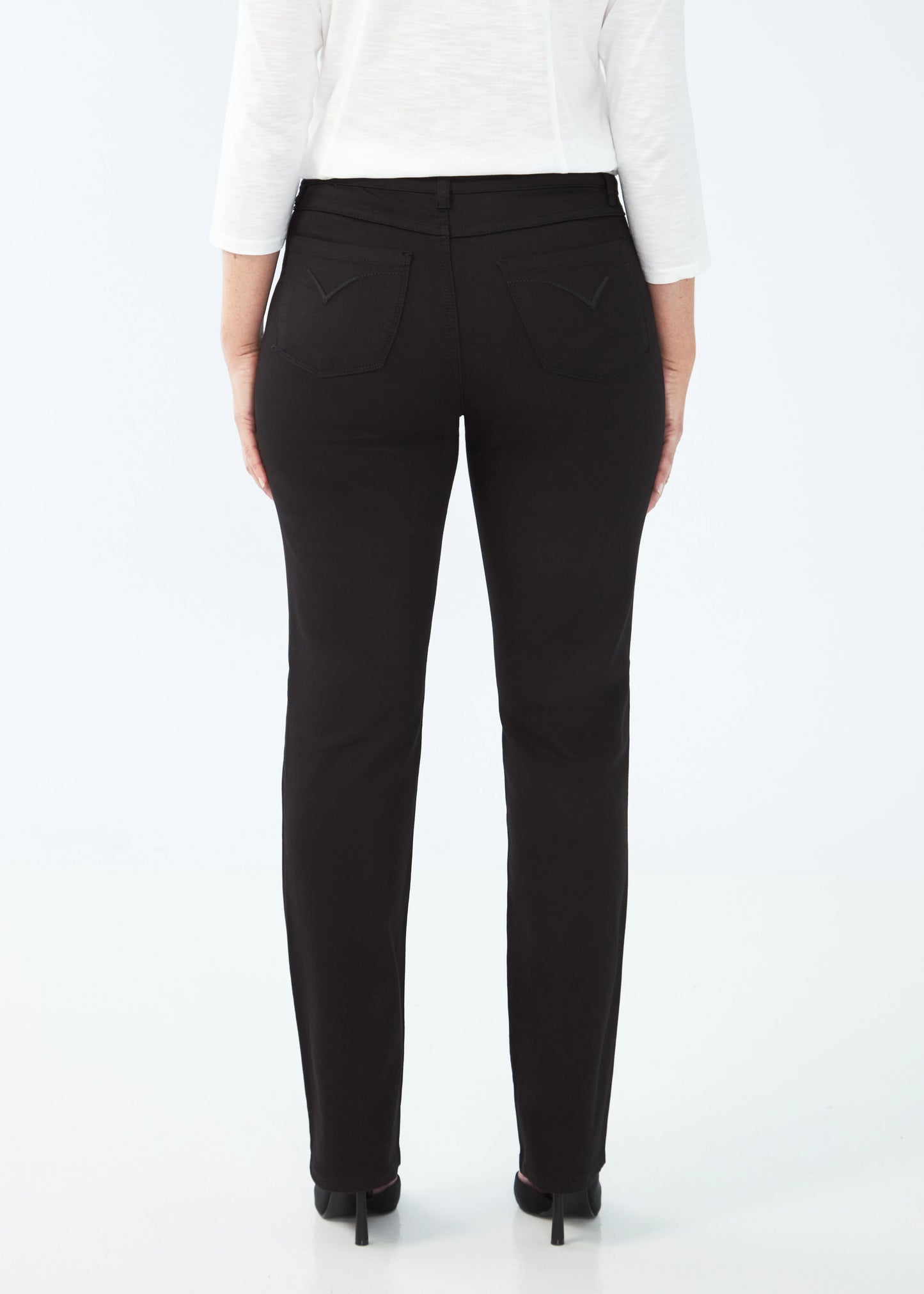 Hannahs Of Erin | Erin Ontario| FDJ | Petite Olivia Straight Leg Jeans| Black Denim FDJ Petite Olivia Straight Leg women’s jeans in ultra-comfy Supreme Denim with mid-rise 9.25" rise, 30" inseam, straight leg cut, and refined back pocket stitching, crafted for a flattering petite fit.