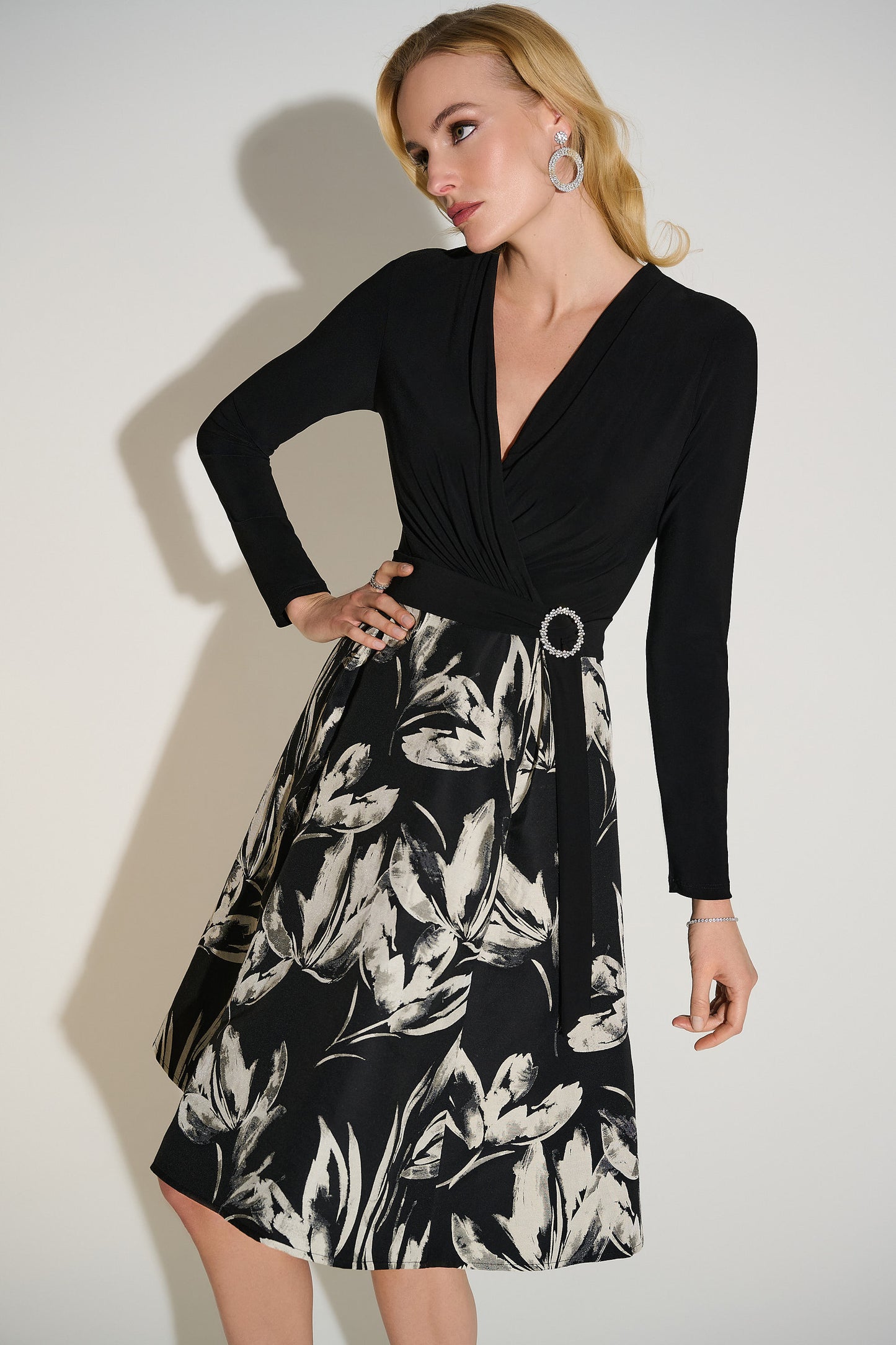 Hannahs Of Erin| Erin Ontario | Joseph Ribkoff | Signature | Silky Knit Jacquard Floral Fit and Flare Dress
colour black/white
75% Cotton, 25% Polyester
Silky knit, jacquard fabric
Floral print skirt
V-shape wrap neckline
Long straight sleeves
Self-tie waist sash with rhinestone buckle
Shirring detail at waist
Pleating at skirt
Unlined
