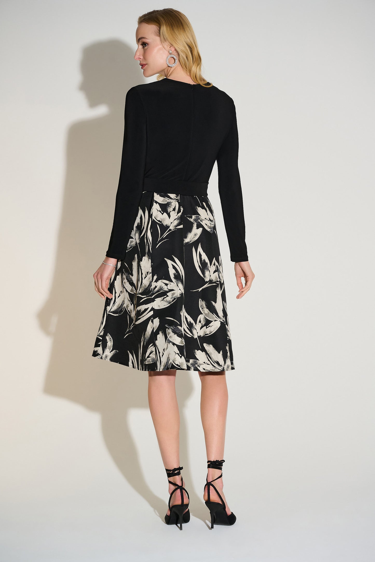 Hannahs Of Erin| Erin Ontario | Joseph Ribkoff | Signature | Silky Knit Jacquard Floral Fit and Flare Dress
colour black/white
75% Cotton, 25% Polyester
Silky knit, jacquard fabric
Floral print skirt
V-shape wrap neckline
Long straight sleeves
Self-tie waist sash with rhinestone buckle
Shirring detail at waist
Pleating at skirt
Unlined