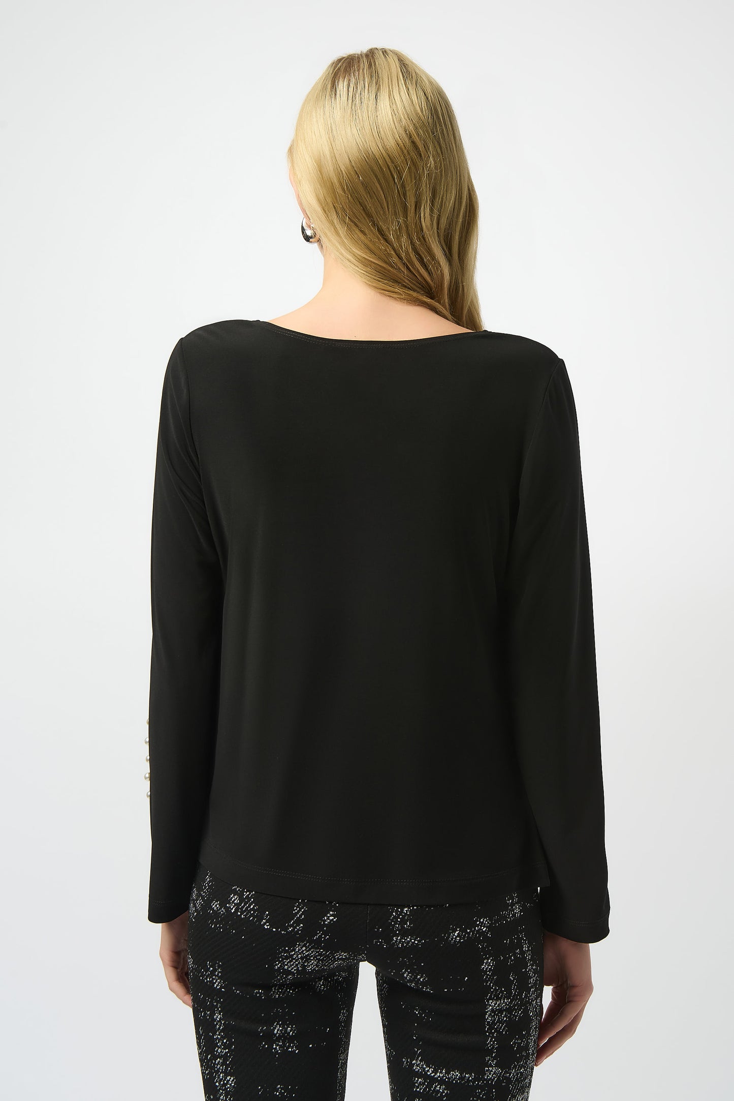 Hannahs Of Erin | Erin Ontario | Joseph Ribkoff | Silky Knit Fitted Top – Black
Joseph Ribkoff Silky Knit Fitted Top in black, tailored silhouette with chic boat neckline, long sleeves accented by pearl button detailing, and a side waist tie for a romantic finish. Crafted from silky knit fabric for a smooth, elegant drape.