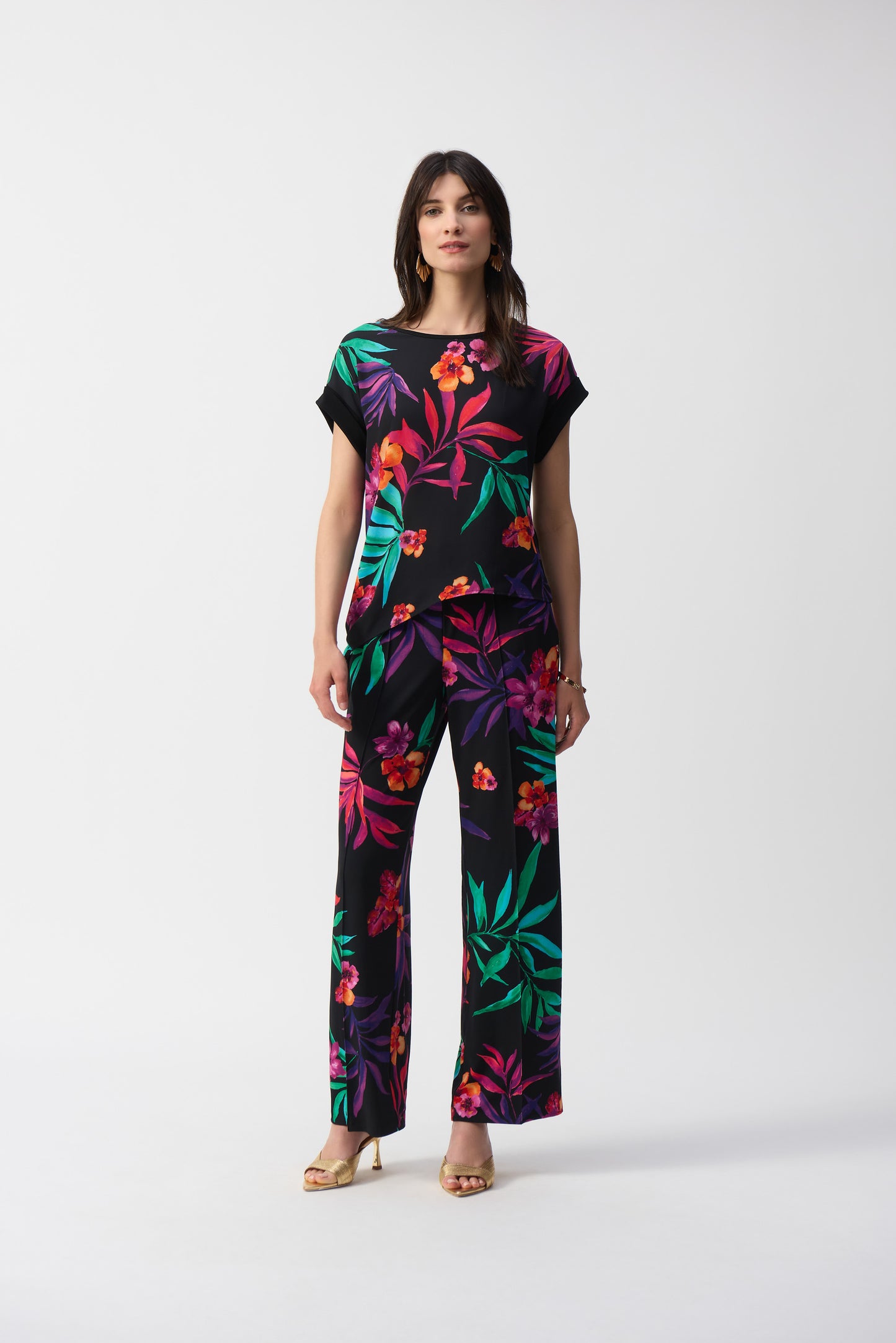 Hannahs of Erin-Erin Ontario-Joseph Ribkoff Floral Side-Tie Top 251214 – Bright, gorgeous floral print on a black base. Features a flattering crew neck, side tie detail, and short cap dolman sleeves. Relaxed fit design for a comfortable and effortless look. Made from a soft 96% polyester, 4% spandex blend. Perfect for summer outings and casual wear. Hip-length cut ideal for styling with skirts, shorts, or jeans.