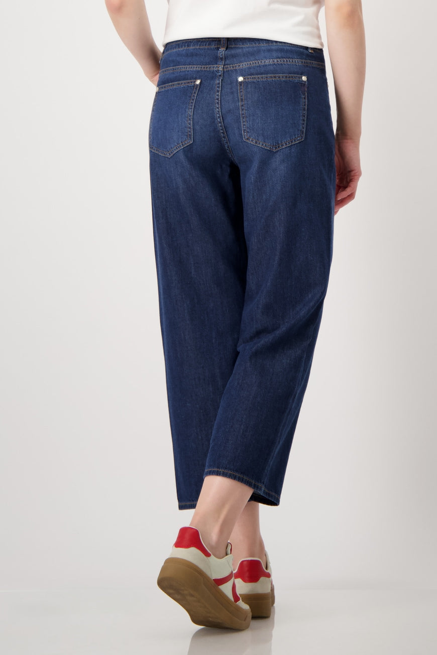 Hannahs of Erin-Erin Ontario-MONARI | CROP JEAN | 409496
The culotte-style trousers are versatile and comfortable with practical in-seam pockets.
Cotton with lyocell
Culotte
In-seam pockets
Tie ribbon
Back patch pockets
Cropped
⅞ length