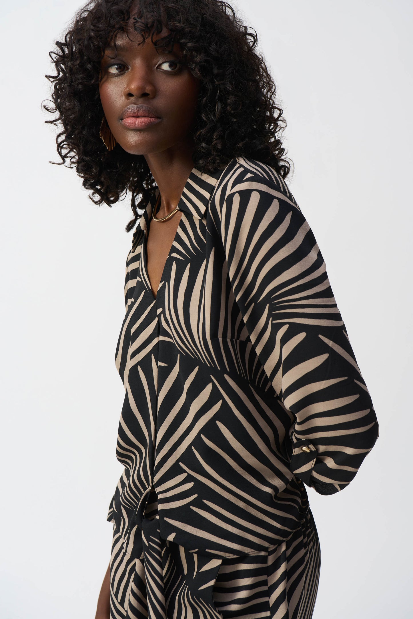 Hannahs of Erin-Erin Ontario-
Joseph Ribkoff Printed Tie-Front Blouse (Style 251083):
Bold abstract Black and camel coloured "palm" print for a modern, sophisticated look
Classic shirt collar for a polished touch
Adjustable front-tie detail for a flattering waistline, 3/4 length sleeve.
Lightweight, breathable 100% polyester fabric
Relaxed yet structured fit, suitable for all body types
Made in Canada with premium craftsmanship
Versatile styling: pair with trousers, jeans, or a pencil skirt