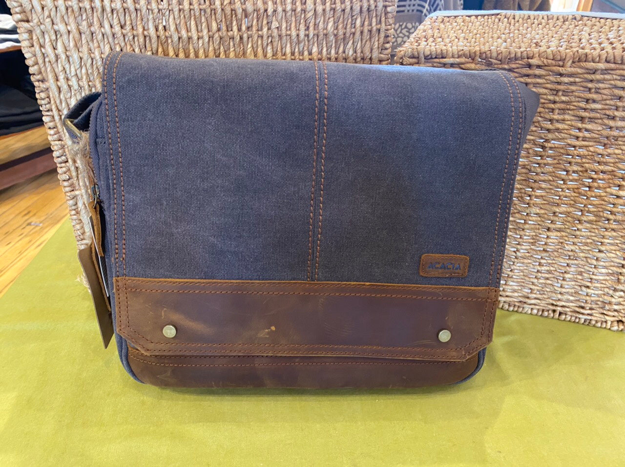 MB 8848DAVAN MESSENGER BAG