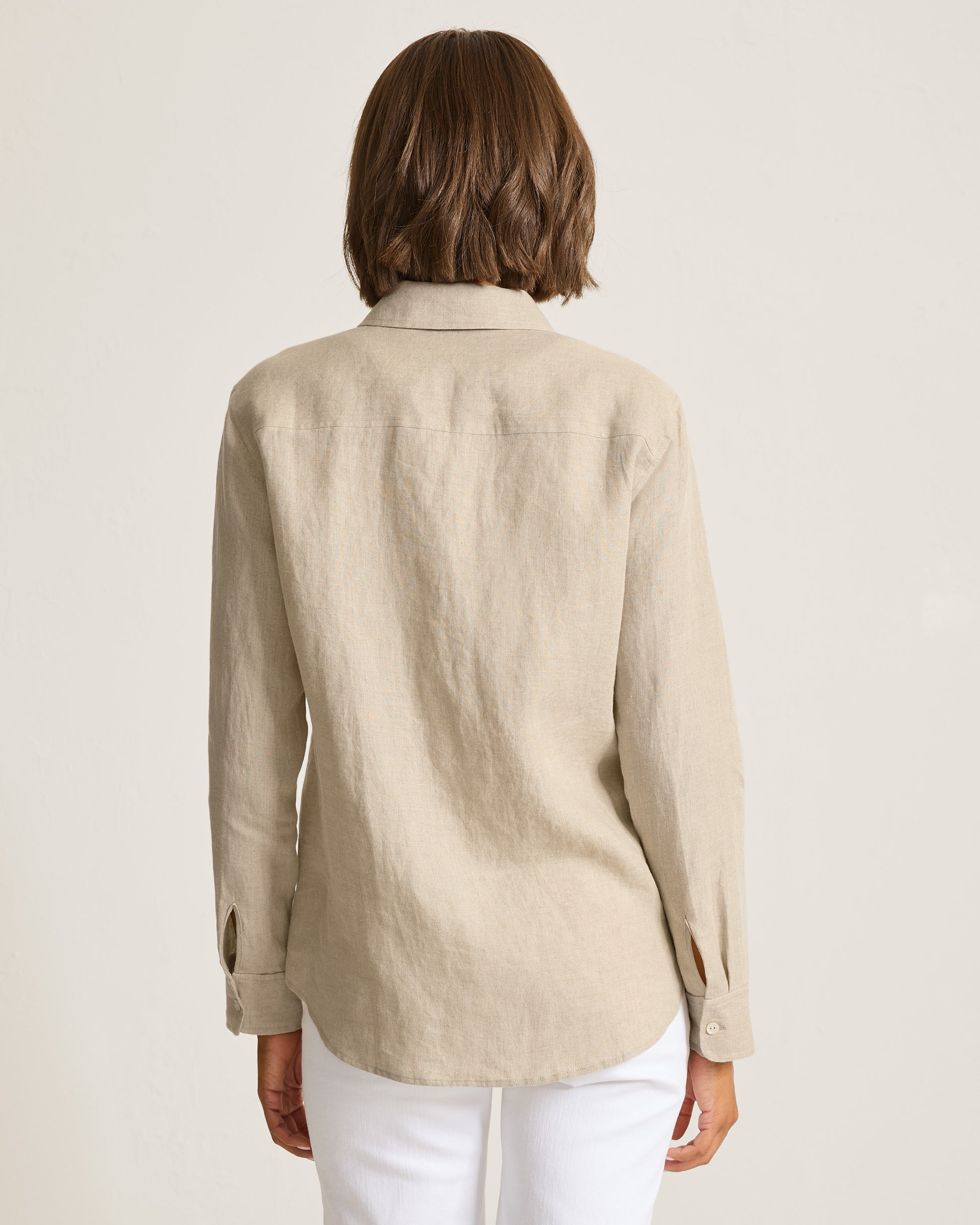 Hannahs Of Erin–Erin Ontario-Clothing Boutique- Tommy Bahama- Coastalina Linen Shirt-Natural-SW321465

Relaxed, loose-fit button-down 
Made from 100% breathable linen for lightweight wear
Versatile style—ideal for day-to-night transitions
28" length (size S) for easy layering
Easy-care—machine washable on gentle cycle
Perfect for beach vacations, brunches, and layering over T-shirts or swimwear
Style with tailored shorts and sandals for daytime or high-waisted jeans and gold jewellery for a polished look