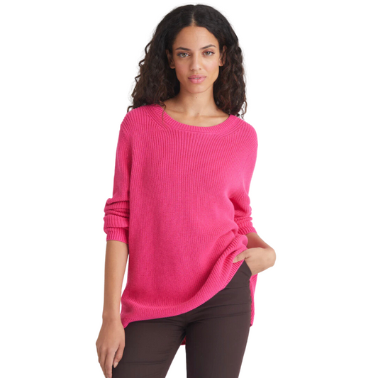 Hannahs Of Erin - Erin Ontario - 525 - Basic Crew Neck Sweater - Pink, longsleeves, hi-low hemline, drop shoulder, shaker knit The  Emma Basic Tunic Sweater offers timeless appeal. Featuring a classic crew neck and a relaxed fit, this 100% cotton shaker stitch sweater is available in four eye-catching colors. Actress Emma Stone was spotted wearing this versatile style, showcasing its endless styling potential. With a length of 24", it's perfect for all seasons. Style #: 110005924. colour pink 