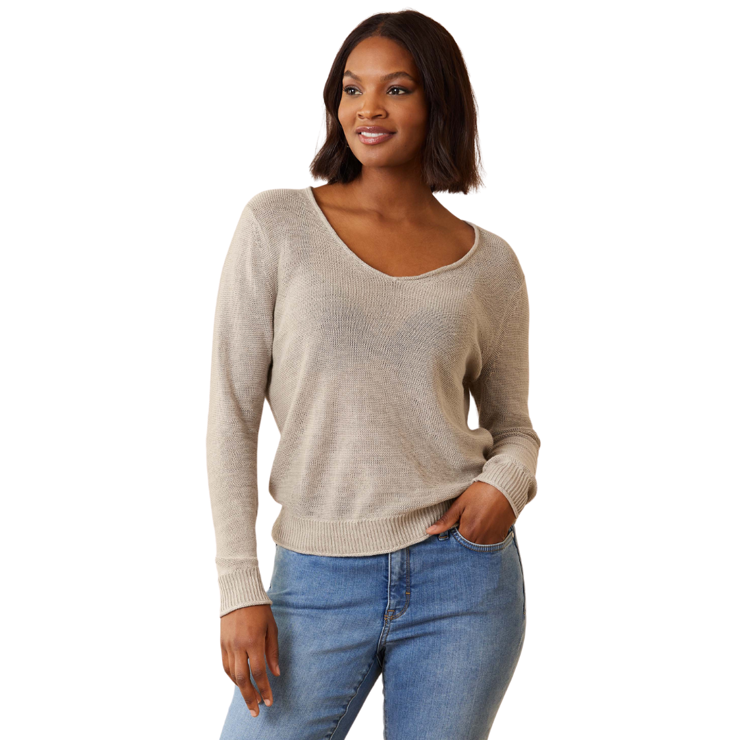 Hannahs Of Erin - Erin Ontario - Tommy Bahama - Sweater - Colour Natural ( wheat colour).The TOMMY BAHAMA - CEDAR LINEN V NECK [SW421014] The perfect packable light weight sweater. A great for layering, seasonless versatile piece. Knit, relaxed fit, scheer, long sleeve, V-roll neckline, ribbing detail on cuffs and hemline.