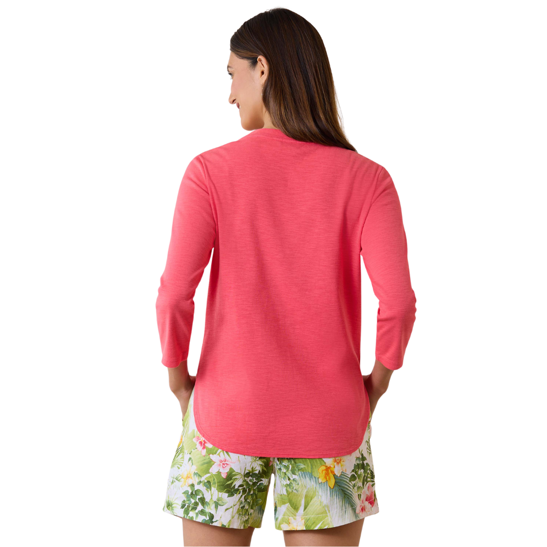Hannahs Of Erin-Erin Ontario - Tommy Bahama -Ashby 3/4 sleeve Tee - Pink. Brand: Tommy Bahama Essential Style: Perfect for summer, great for layering. Design Features: Scoop neckline, shirt-style hemline. Comfortable Fabric: Soft cotton with a relaxed slubbed texture. Casual Appeal: Shirttail hem and ¾-length sleeves for a laid-back feel. Versatility: Ideal for mornings at home and long days in the countryside. Material: Crafted from 100% cotton.