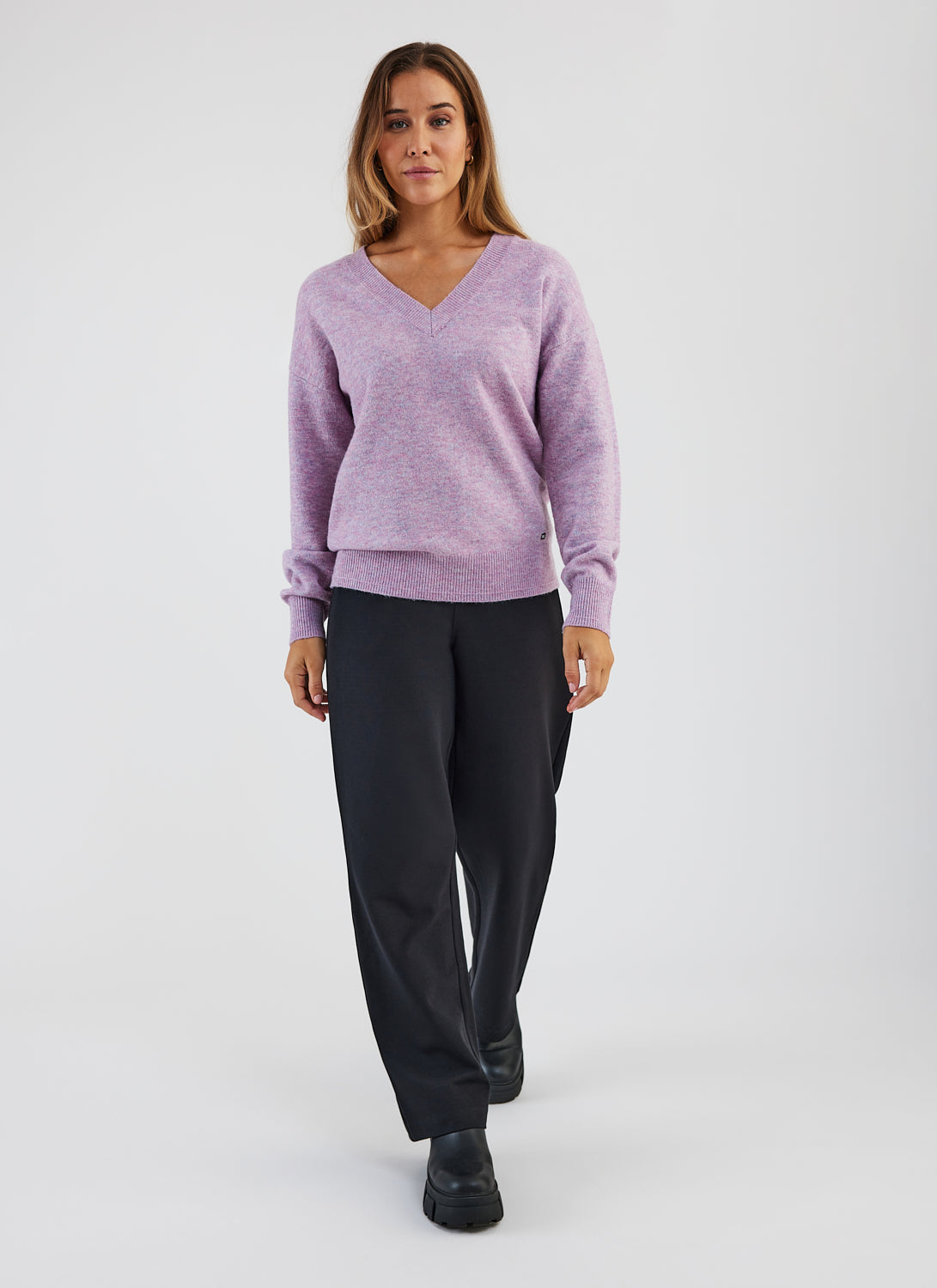 Hannahs_Of_Erin-Erin_Ontario-FIG-ANIAK_Malva-heather
Classic V-neck design
Ribbed neckline, hem, and cuffs for a polished look
Soft, fuzzy knit fabric: stretchy, warm, and breathable
Eco-friendly with recycled polyester and a touch of wool
Relaxed fit with a 25" length
Easy-care fabric for everyday wear