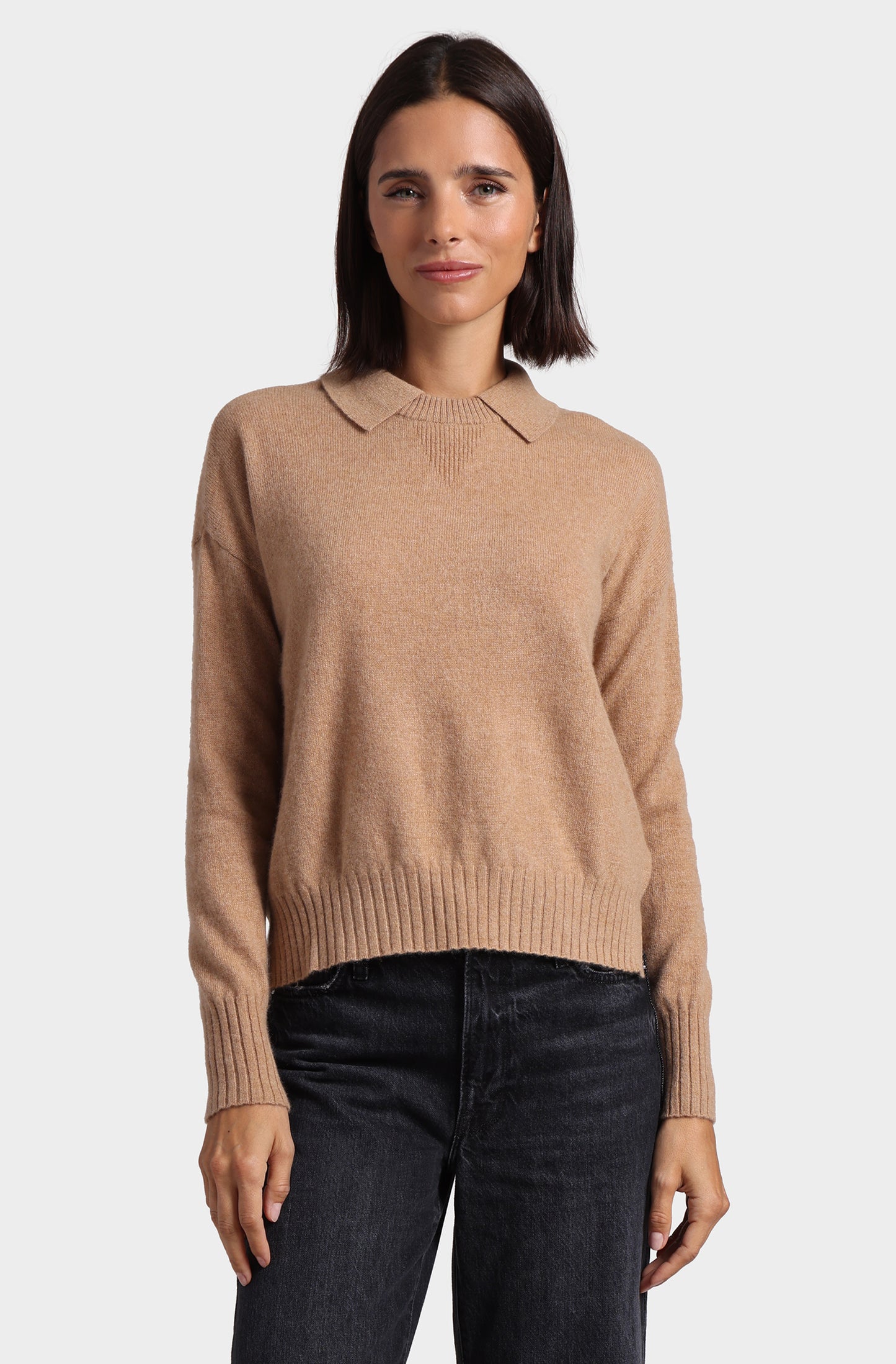 Hannahs_Of_Erin-Erin_Ontario-Minnie_Rose-Camel  Coloured Sweater
[8372] Crew Neck Cashmere Pullover

Crafted from 100% premium cashmere
Luxuriously soft and comfortable
 crew neck design with collar makes for versatile styling
Perfect for relaxed weekends or casual outings
Combines elegance with a cozy, laid-back feel
A must-have wardrobe essential for comfort and sophistication