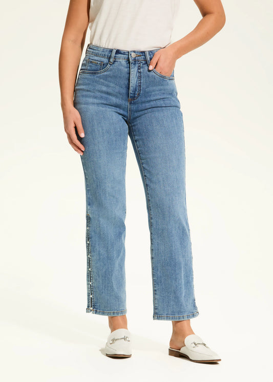 Hannahs Of Erin-Erin Ontario|FDJ | SUZANNE | STR LEG JEAN |6869322

Vintage vibes meet modern detailing in these straight ankle denim pants. Embellishments along the side leg and a 5-pocket design add charm to their timeless appeal.

55% Cotton, 30% Recycled Polyester, 14% Viscose, 1% Elastane

Inseam: 28"
Rise: High-Rise
Fit: Suzanne
Leg Shape: Straight