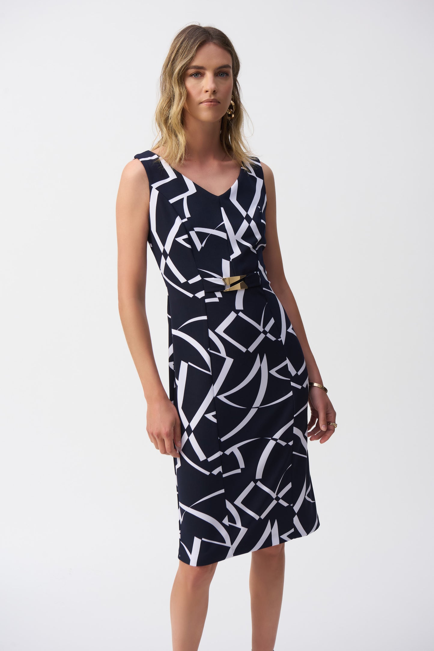 Hannahs Of Erin- Erin Ontario-Joseph Ribkoff Dress 251108 – Bold, Chic & Made for Spring
Sleeveless & Bra-Friendly – No tricky straps, just effortless comfort
Flattering Belt Detail – Cinches the waist for a sleek, feminine shape
Chic Geo Print – Bold, modern, and eye-catching
Midi-Length Elegance – Perfect for any occasion, day or night
Comfort Meets Style – Soft, stretchy fabric for all-day wear
Canadian-Made – Designed with quality and sophistication Print Colour Navy,white