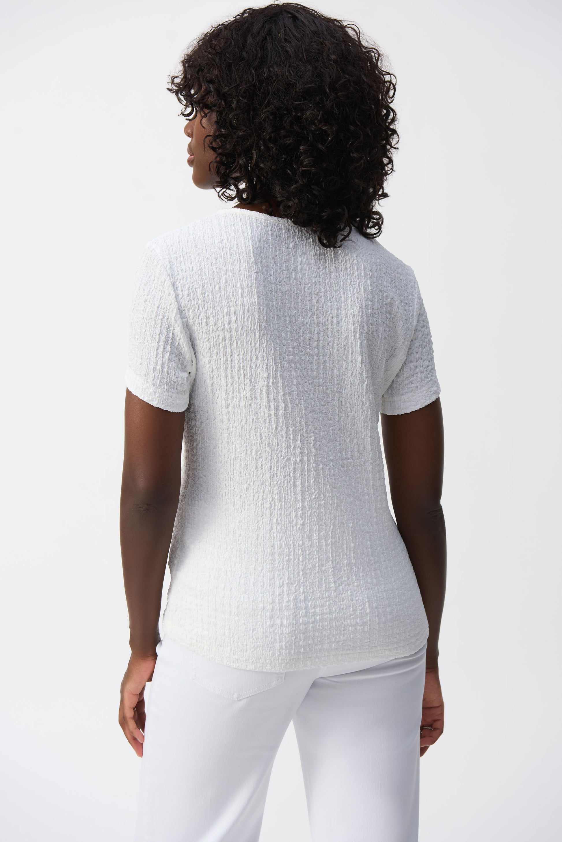 Hannahs Of Erin- Erin Ontario-Joseph Ribkoff Pullover – Effortlessly Chic & Comfortable
Soft 98% Polyester, 2% Spandex – Comfortable and stretchy  fabric.
Hip-Length Fit – Flattering and easy to pair with jeans, skirts, or trousers.
Classic Crew Neck – Timeless style detail.
Textured Fabric – Lightweight and adds subtle sophistication.
Versatile Design – Ideal for casual days, weekends, or office wear.
Soft & Stretchy – All-day comfort and flexibility. colour white 