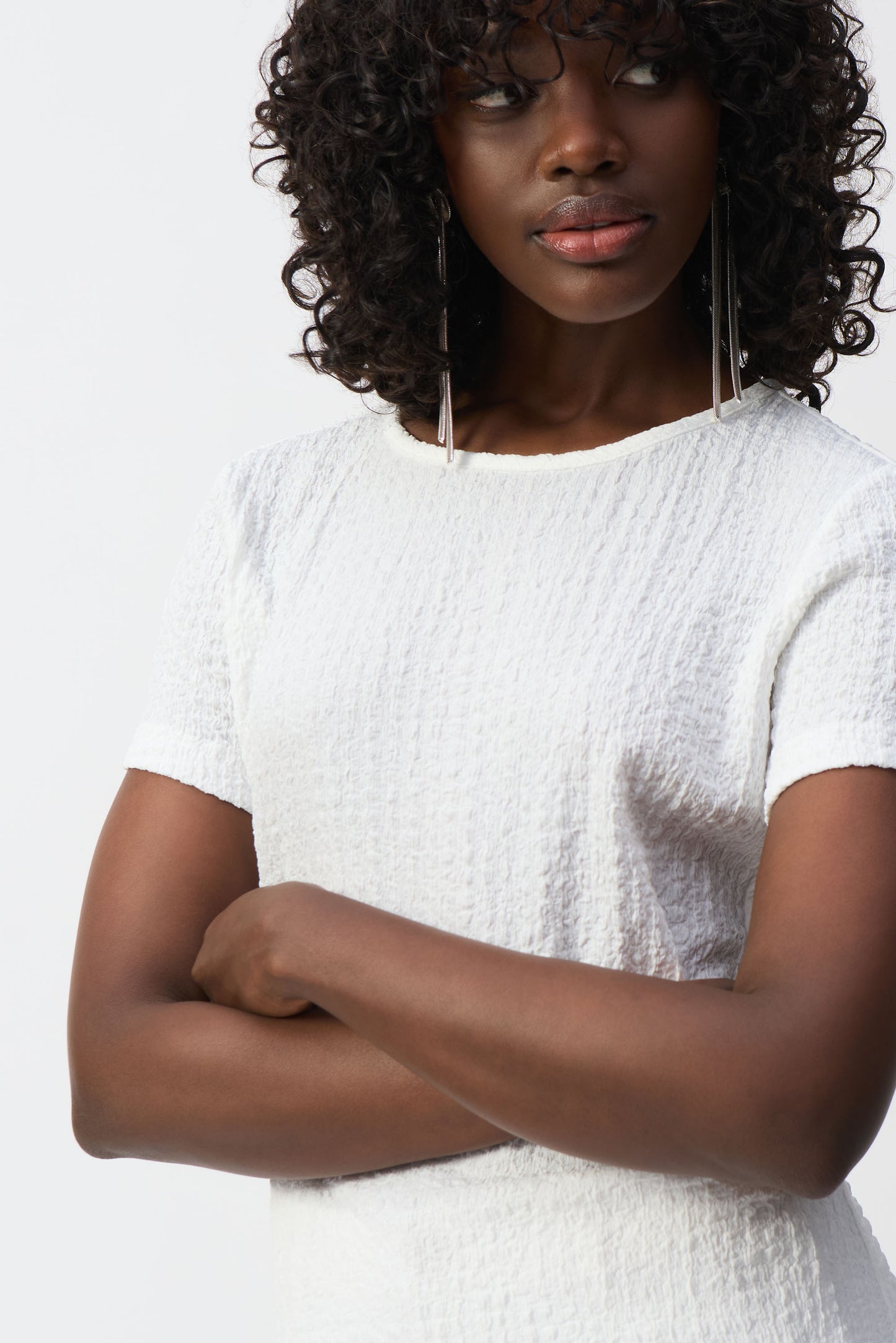 Hannahs Of Erin- Erin Ontario-Joseph Ribkoff Pullover – Effortlessly Chic & Comfortable
Soft 98% Polyester, 2% Spandex – Comfortable and stretchy  fabric.
Hip-Length Fit – Flattering and easy to pair with jeans, skirts, or trousers.
Classic Crew Neck – Timeless style detail.
Textured Fabric – Lightweight and adds subtle sophistication.
Versatile Design – Ideal for casual days, weekends, or office wear.
Soft & Stretchy – All-day comfort and flexibility. colour white 