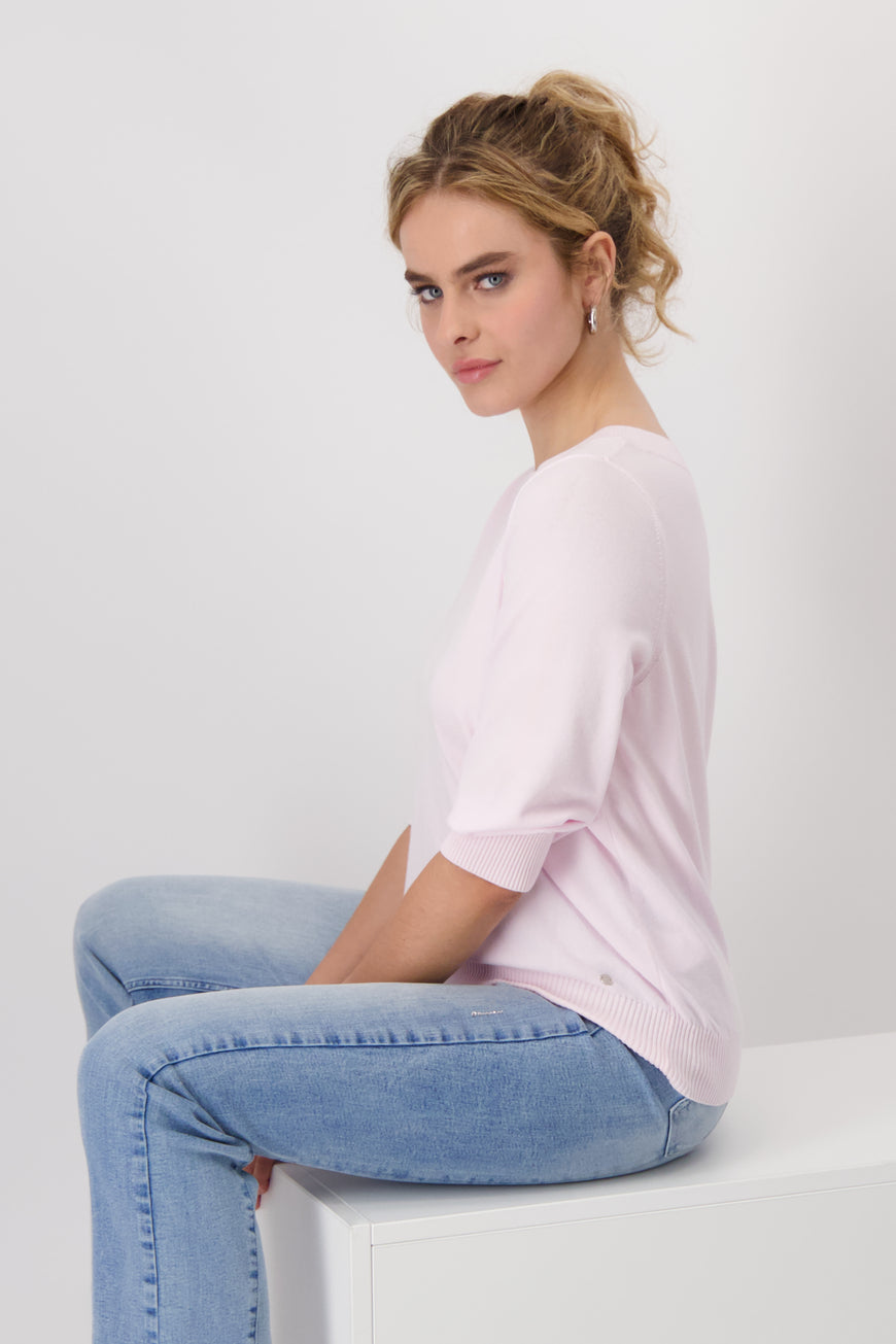 Hannahs Of Erin- Erin Ontario-Monari-Pink viscose blend knitted jumper with boat neckline, ¾ raglan sleeves, and ribbed cuffs and hem. Lightweight, regular fit with a soft, smooth drape for a chic and versatile look.

