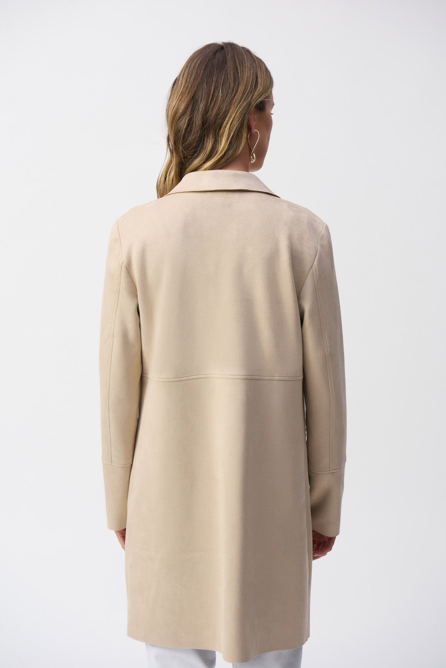 .Hannahs_Of_Erin-_Erin_Ontario-_Joseph_Ribkoff-_Single-Breasted_Overcoat-_Parchment_-251941, mid-length overcoat featuring a notched lapel, straight long sleeves, and practical front pockets. Designed for a regular fit, this minimalist coat is crafted from 95% polyester and 5% spandex, offering a polished, timeless style perfect for formal, office, or semi-formal occasions
