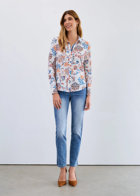 Hannahs Of Erin | Erin Ontario|FDJ | Classic Long-Sleeve Shirt, Ivory Neutral ,blue, marigold, Damask print
FDJ Classic Long-Sleeve Shirt for women in ivory neutral damask, crafted from 100% cotton jacquard with locally designed damask motif, button front, velvet-trimmed placket, lapel collar, and long sleeves for timeless, elevated style.