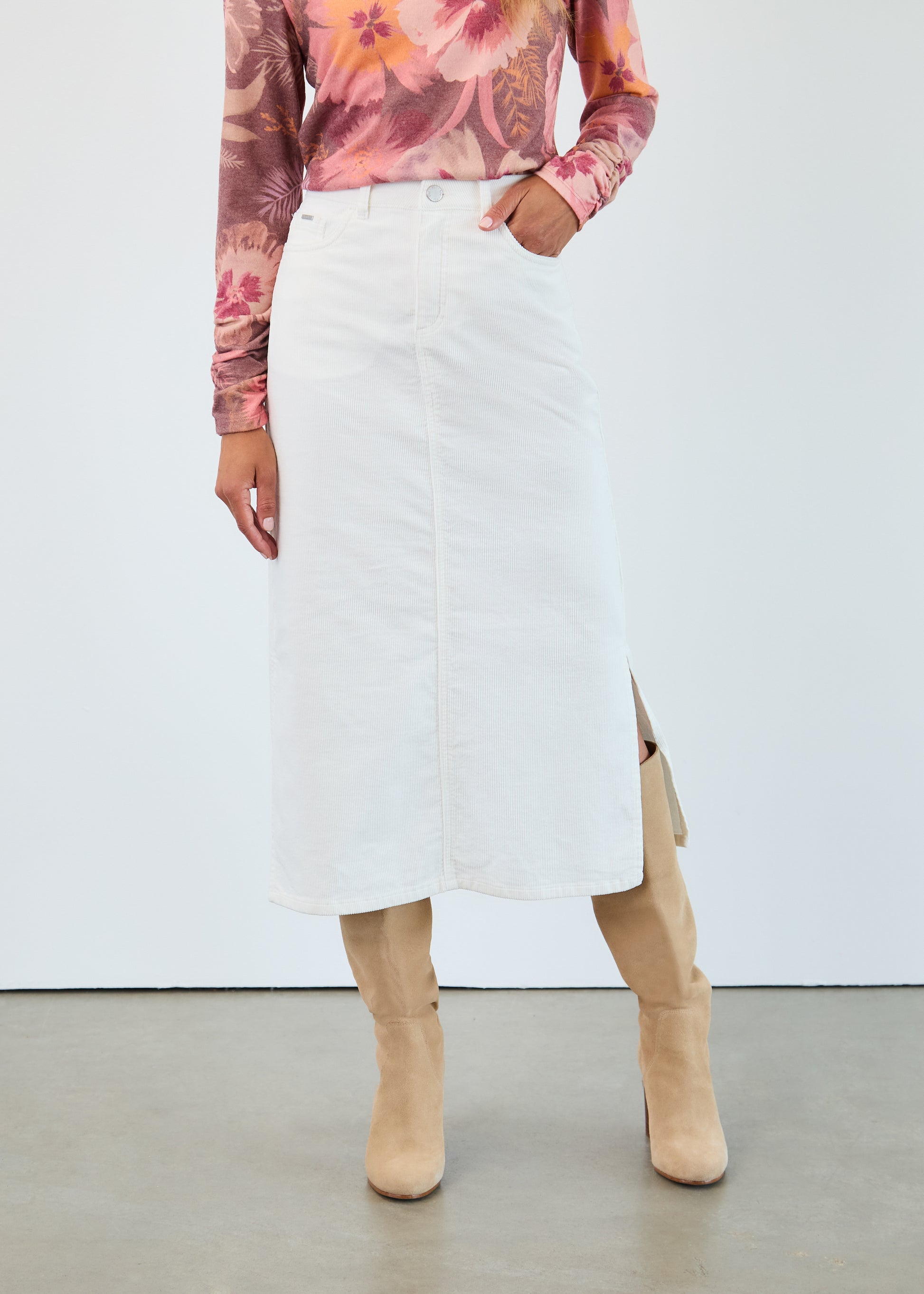 Hannahs Of Erin| Erin Ontario|FDJ Column Midi Skirt | colour cream. A tailored column silhouette, midi length, and structured fabric. Features a classic fly front fastening, functional side pockets, and a discreet side slit at the hem for ease of movement. Designed for versatile wear, from elegant office outfits to chic evening looks.