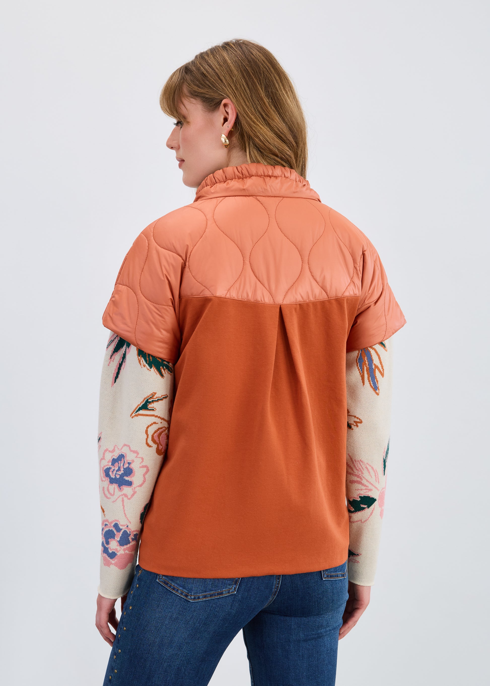 Hannahs Of Erin | Erin Ontario|FDJ | MIXED MEDIA JACKET| colour Bronze 

With a quilted front and smooth contrast panels, this short-sleeve mixed-media jacket adds depth and dimension to your wardrobe. A fresh take on functional fashion

Sleeve Length: Short Sleeves
Neck Line: Mock Neck
100% Nylon  95% Cotton/Spandex Blend

FDJ | Mixed Media Jacket