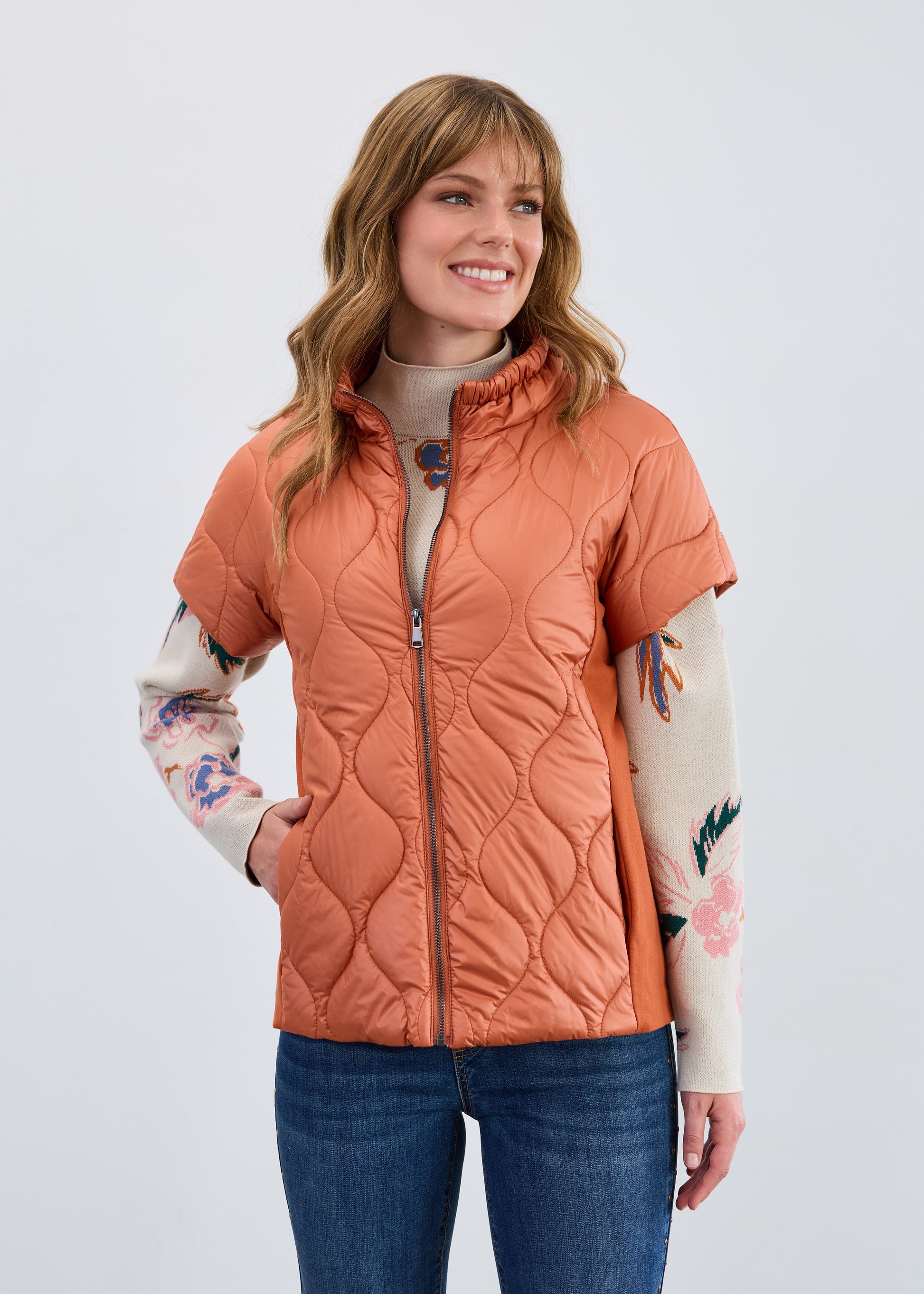 Hannahs Of Erin | Erin Ontario|FDJ | MIXED MEDIA JACKET| colour Bronze 

With a quilted front and smooth contrast panels, this short-sleeve mixed-media jacket adds depth and dimension to your wardrobe. A fresh take on functional fashion

Sleeve Length: Short Sleeves
Neck Line: Mock Neck
100% Nylon  95% Cotton/Spandex Blend

FDJ | Mixed Media Jacket