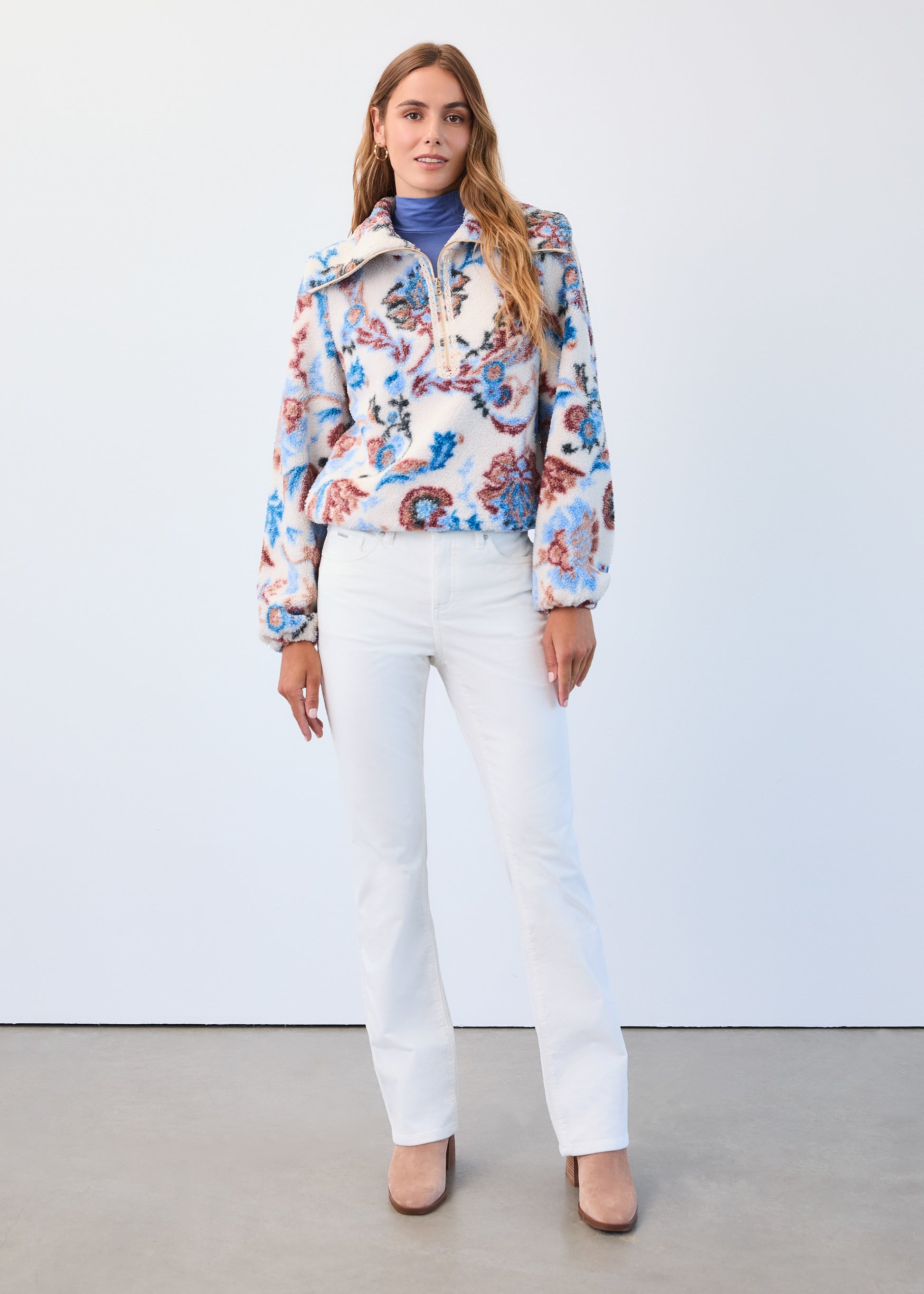 Hannahs Of Erin| Erin Ontario|FDJ | Olivia Bootleg Jean – Cream.
FDJ Olivia Bootleg Jean in cream, full-length bootcut silhouette with mid-rise fit, fly front fastening, and five-pocket styling. Crafted in stretch denim for comfort and shape retention. Styled with a crisp blouse and blazer for chic businesswear or knit sweater and boots for country-inspired casual.