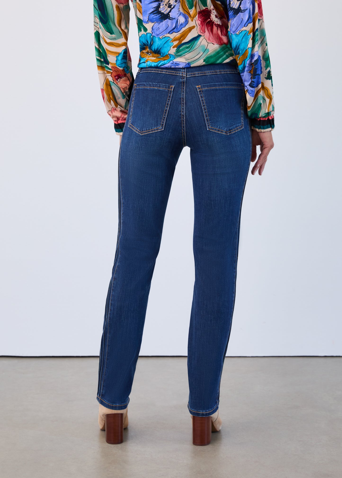 Hannahs Of Erin | Erin Ontario | FDJ | Olivia Mid-Rise Straight Leg Jeans.FDJ Olivia mid-rise women’s jeans in dark wash denim featuring a classic fly front fastening, five-pocket styling, subtle vertical seam detailing for elongation, and a smoothing, shaping fit. Petite sizing available. Styled with a tucked-in blouse and ankle boots.dark wash with contrasting stitch