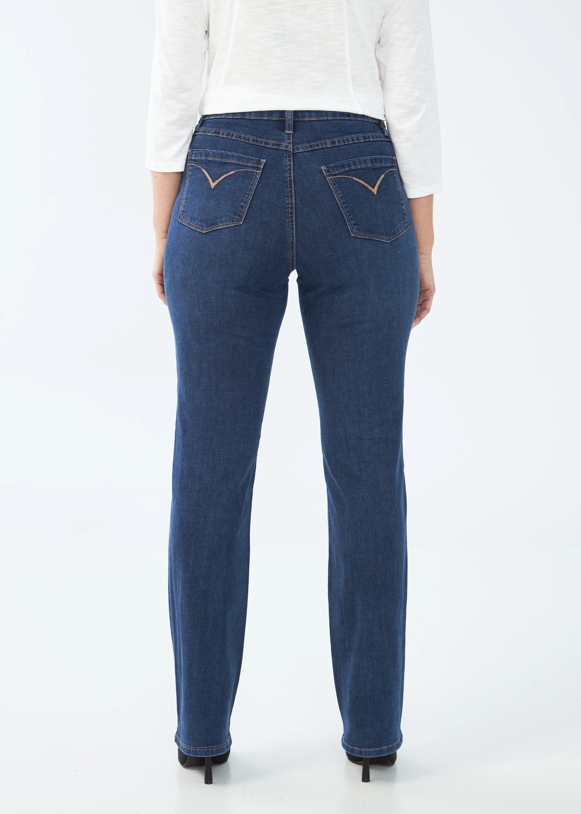 Hannahs Of Erin| Erin Ontario |FDJ| Olivia Straight Leg Jeans colour "delight" a med denim wash. French Dressing Jeans Olivia Straight Leg women’s jeans in ultra-comfy Supreme Denim with fly front, five-pocket styling, back pocket stitching, mid-rise 9.5" rise, 32" inseam, and straight leg silhouette.