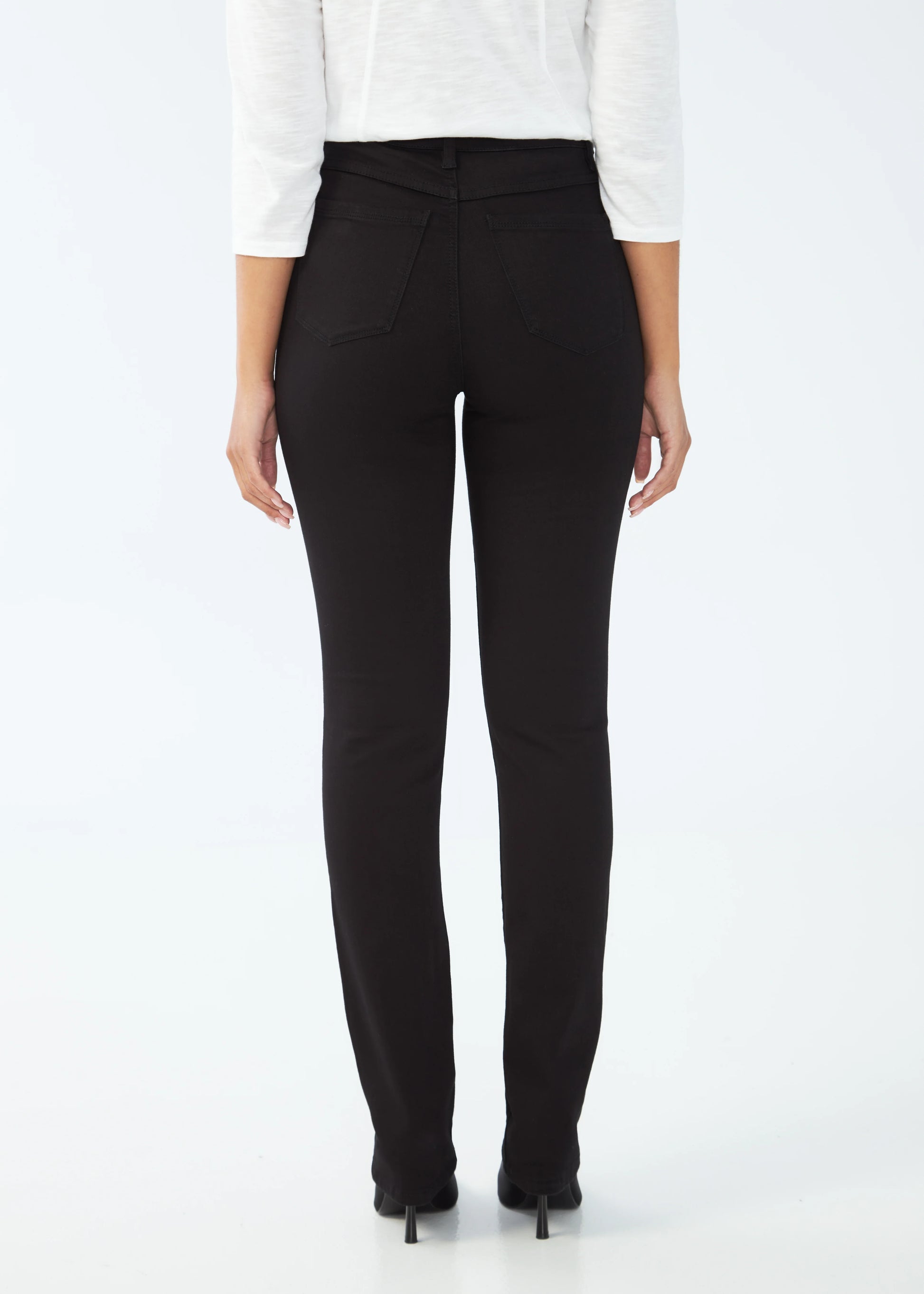 Hannahs Of Erin |Erin Ontario|FDJ| Petite Suzanne Straight Leg Jeans| women’s black jeans in Onyx. Denim featuring high-rise 10.5" rise, 30" inseam, straight leg cut, five-pocket styling, fly front closure, crafted from a cotton, polyester, modal, rayon, and Lycra blend for stretch and comfort.
