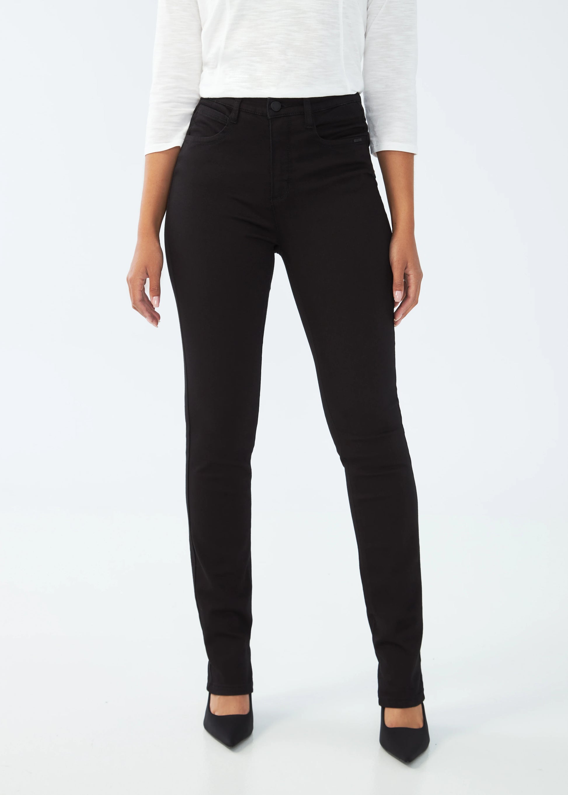 Hannahs Of Erin |Erin Ontario|FDJ| Petite Suzanne Straight Leg Jeans| women’s black jeans in Onyx. Denim featuring high-rise 10.5" rise, 30" inseam, straight leg cut, five-pocket styling, fly front closure, crafted from a cotton, polyester, modal, rayon, and Lycra blend for stretch and comfort.